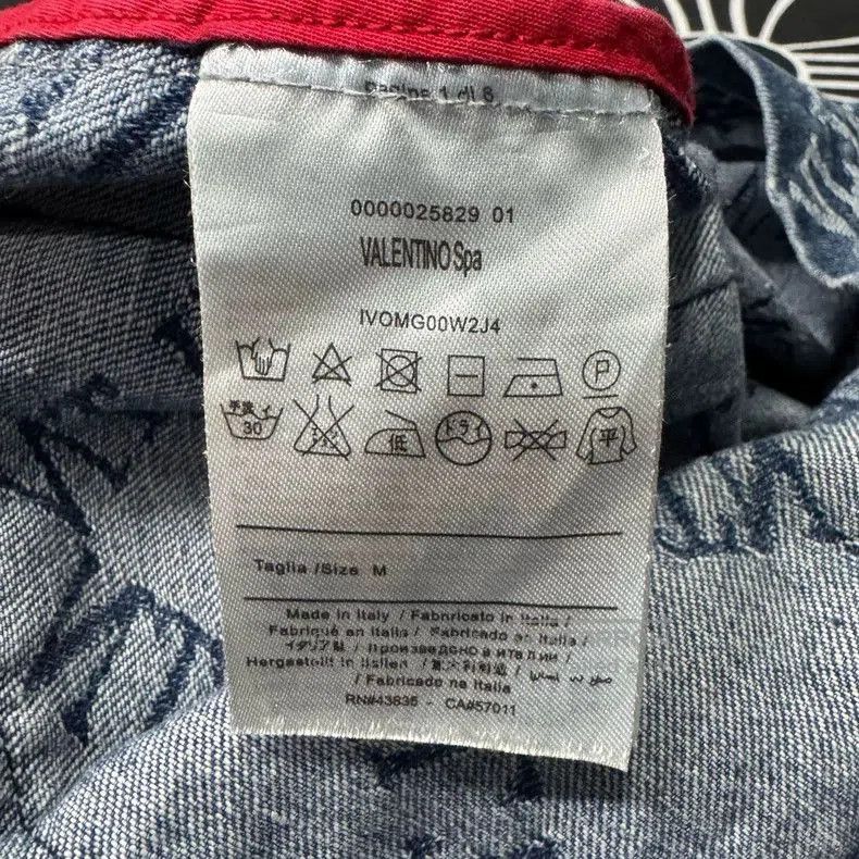 Valentino Valentino All. Size US M / EU 48-50 / 2 - 5 Thumbnail
