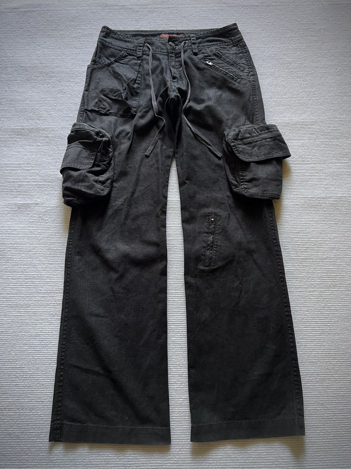 Japanese Brand Archive Flower Circle Multi-Pocket Black Cargo Pants 2000s Size US 29 - 1 Thumbnail