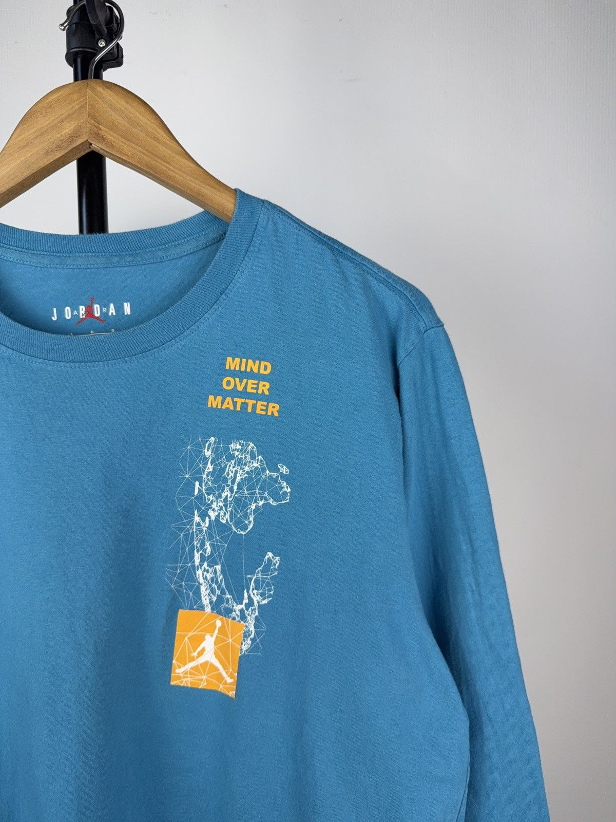 Jordan Brand Nike Air Jordan "Mind Over Matter" Basketball Shirt Men’s Size US L / EU 52-54 / 3 - 4 Thumbnail