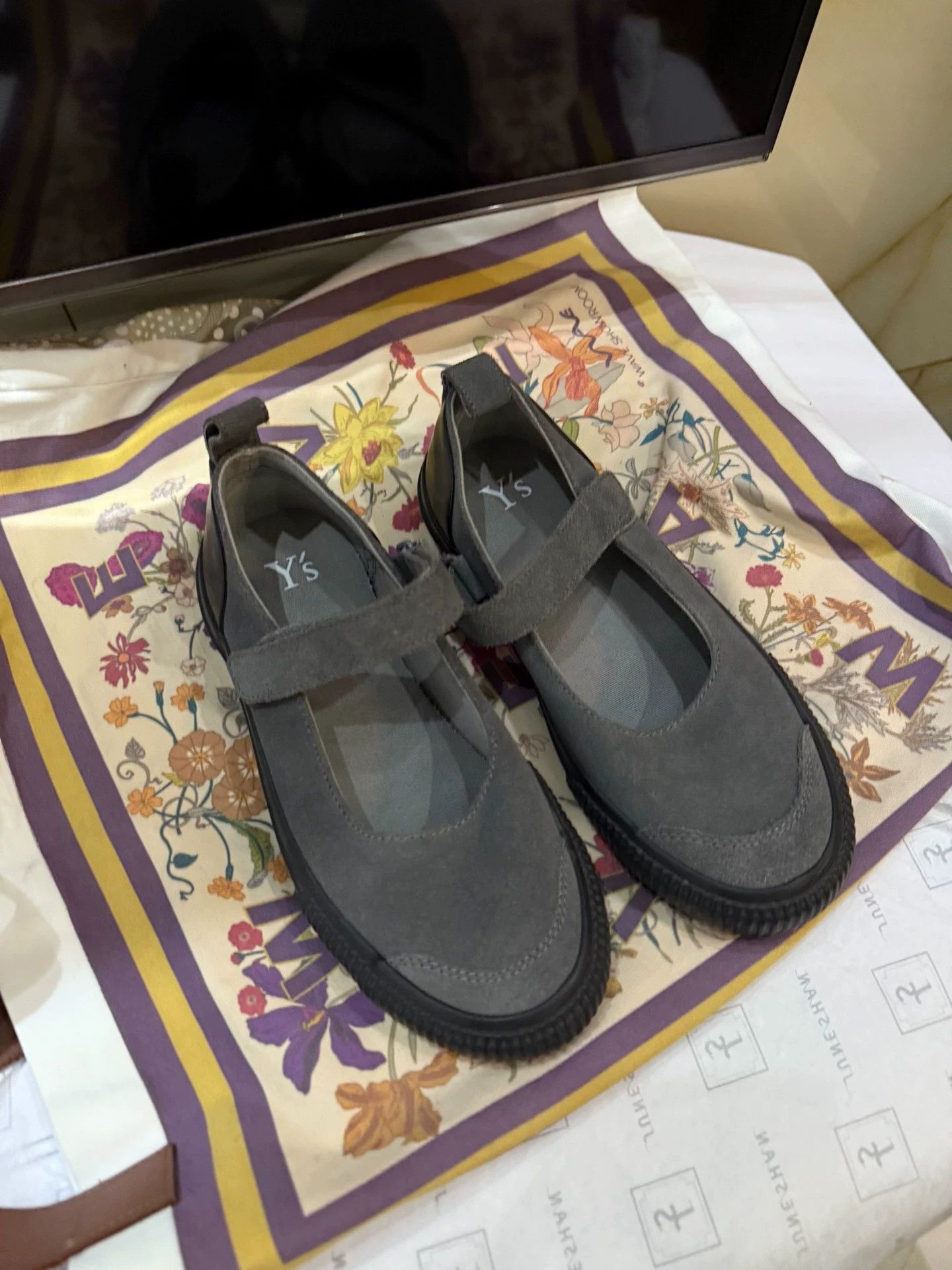 Y's Y's Yohji Yamamoto women's 37 casual sneakers 9/10 Size US 6.5 / IT 36.5 - 1 Thumbnail