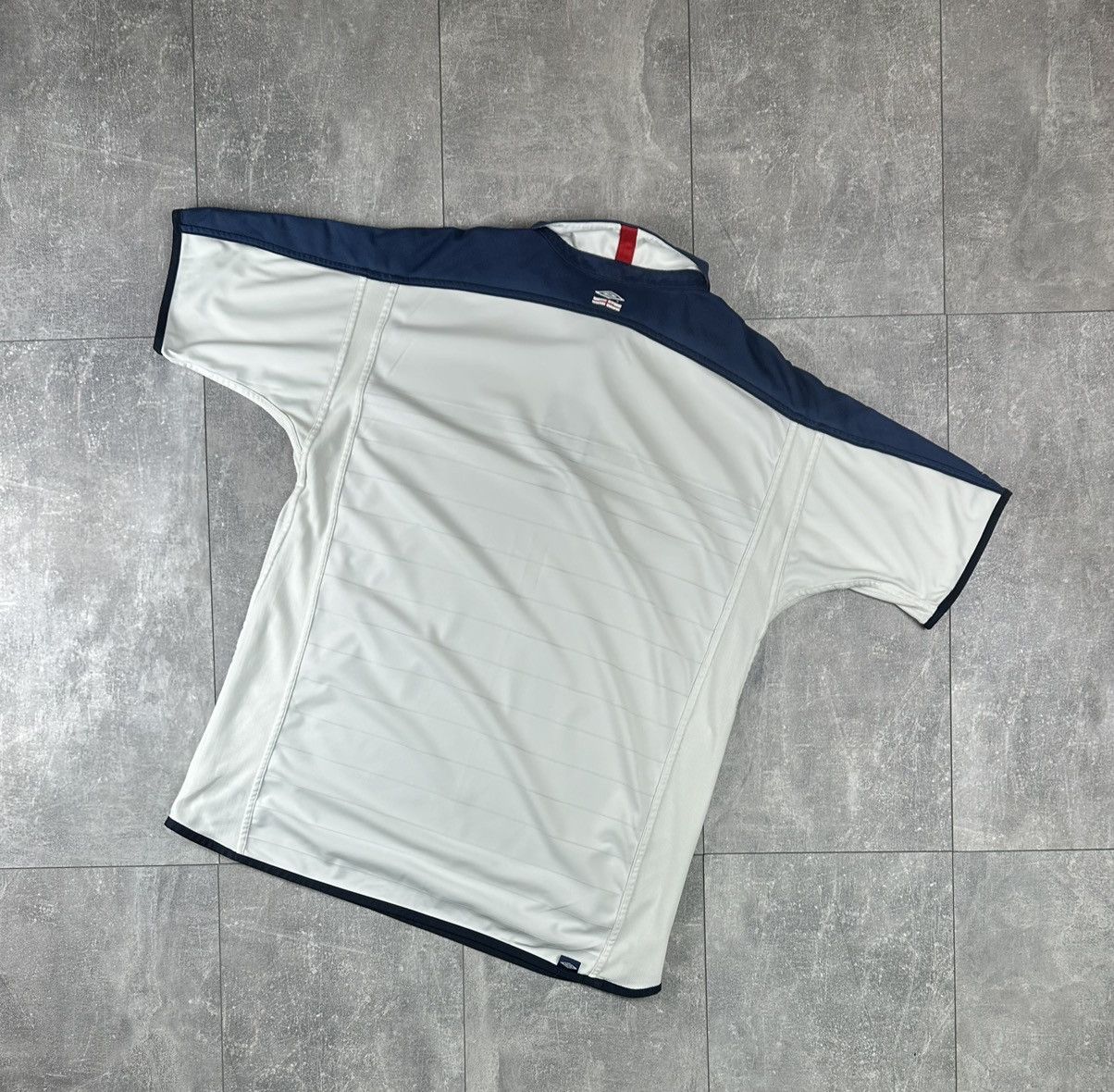 Umbro Umbro England 2003/04 Home Reversible Football Soccer Jersey Size US XL / EU 56 / 4 - 5 Thumbnail