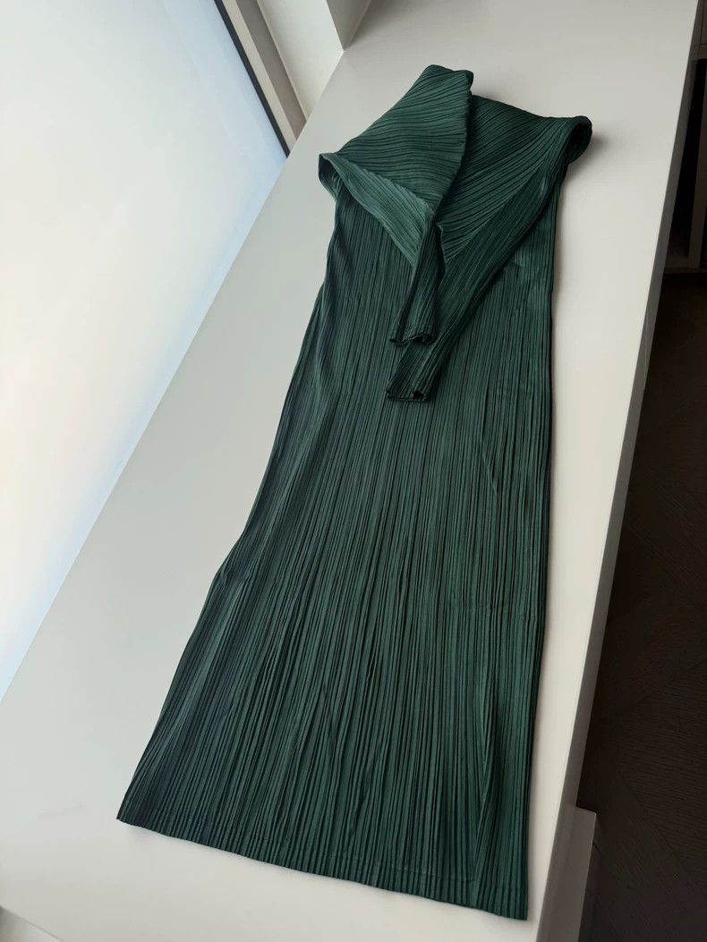 Issey Miyake Issey Miyake size:3 Green pleated round-neck bat-sleeve dr Size XS / US 0-2 / IT 36-38 - 2 Thumbnail