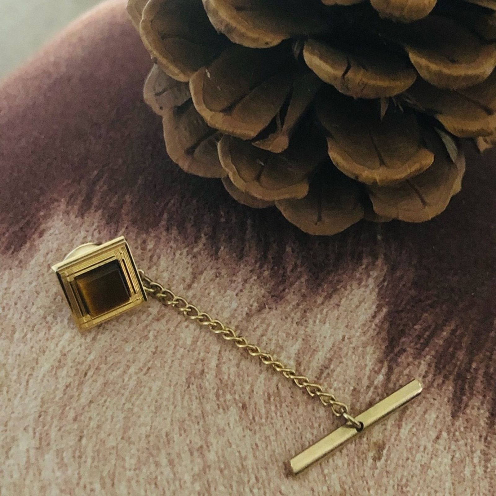 Vintage Vintage men’s Tiger eye gold tie pin with chain Size ONE SIZE - 1 Thumbnail