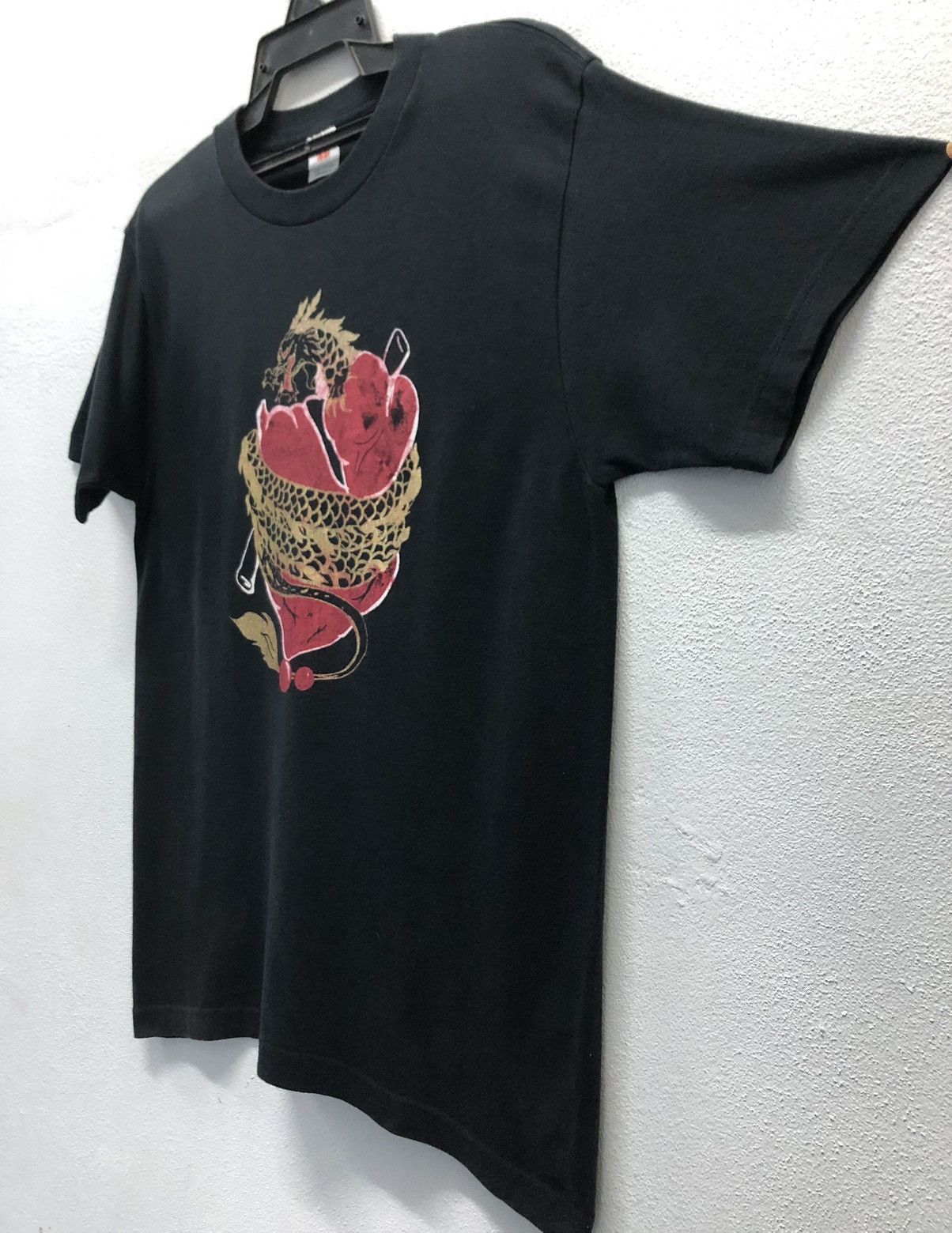 Vintage Vintage Dragon And Heart Floating World T-Shirt Size US M / EU 48-50 / 2 - 6 Thumbnail