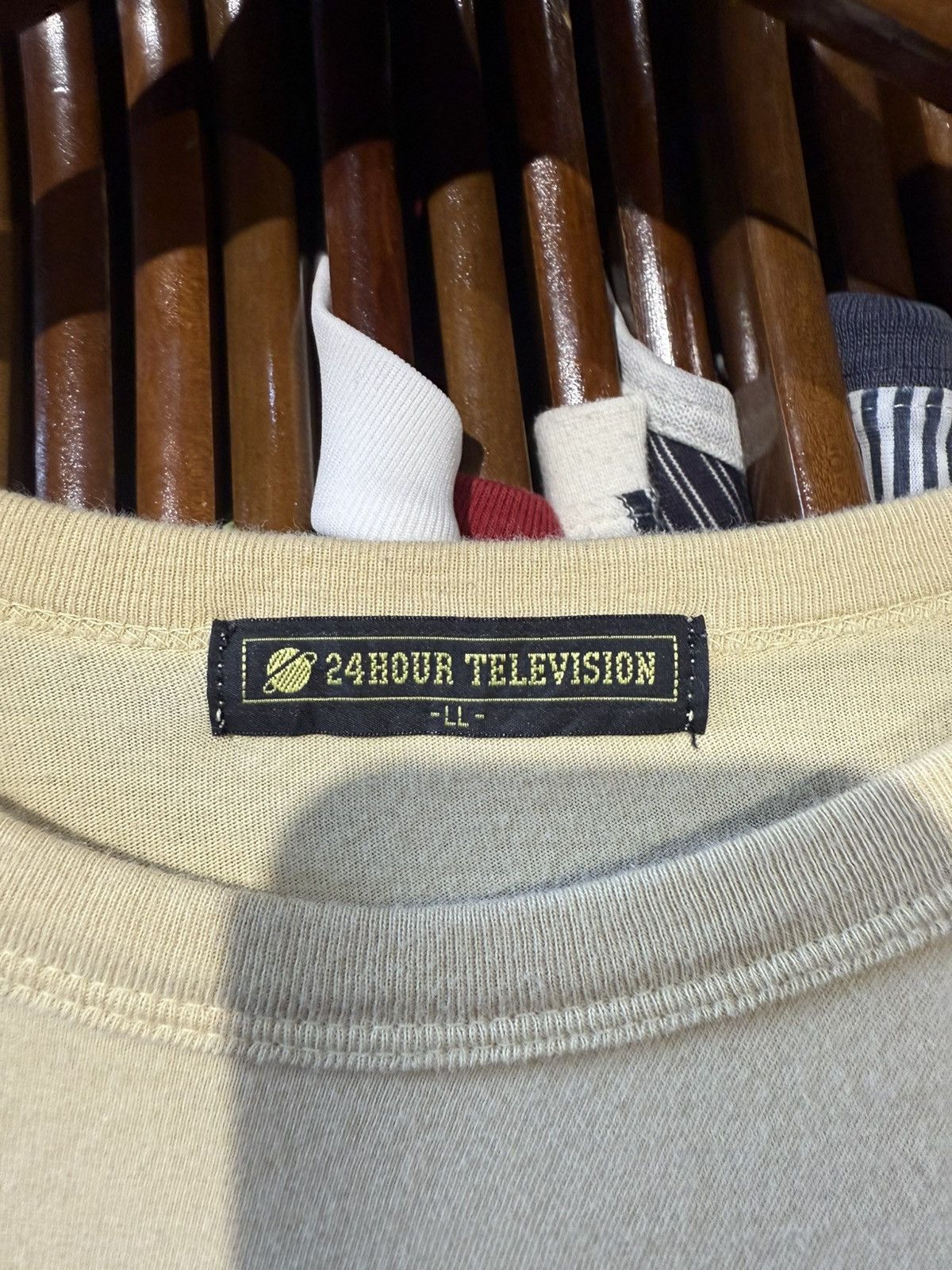 Japanese Brand 90’s 24 HOUR TELEVISION CAT BIG CENTRAL LOGO VINTAGE Y2K TEE Size US L / EU 52-54 / 3 - 2 Thumbnail