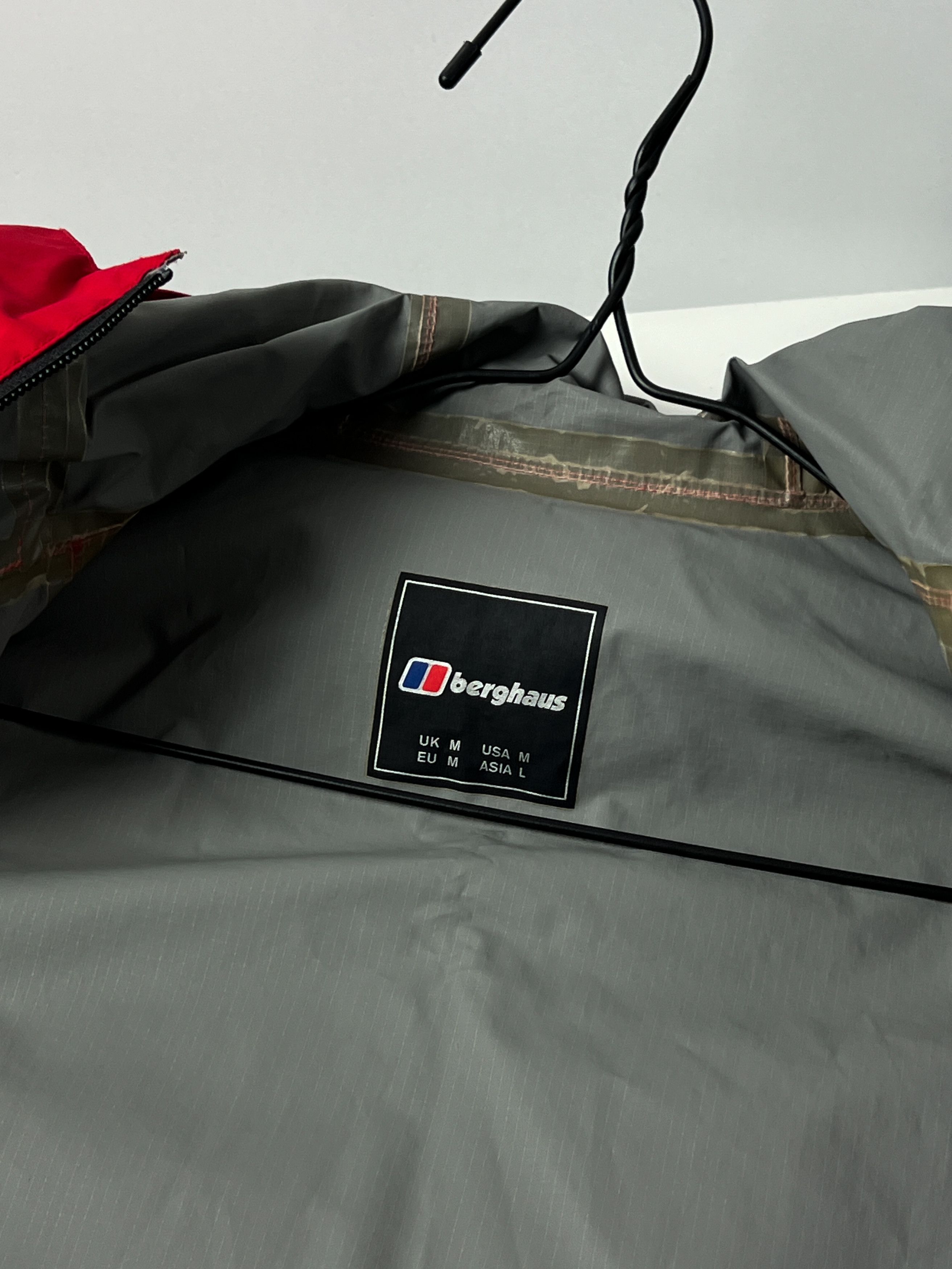 Berghaus Berghaus HydroShell Men`s Light Jacket Size US M / EU 48-50 / 2 - 5 Thumbnail