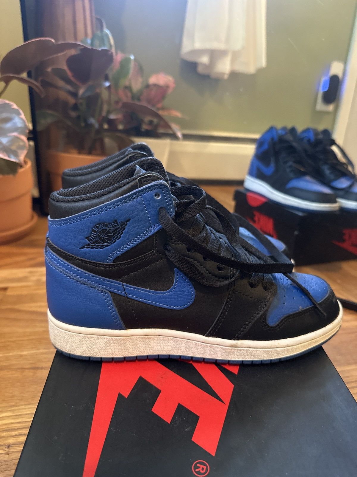 Jordan Brand Air Jordan 1 Retro High OG BG “Royal Blue” Size US 4.5 / IT 34.5 - 6 Thumbnail