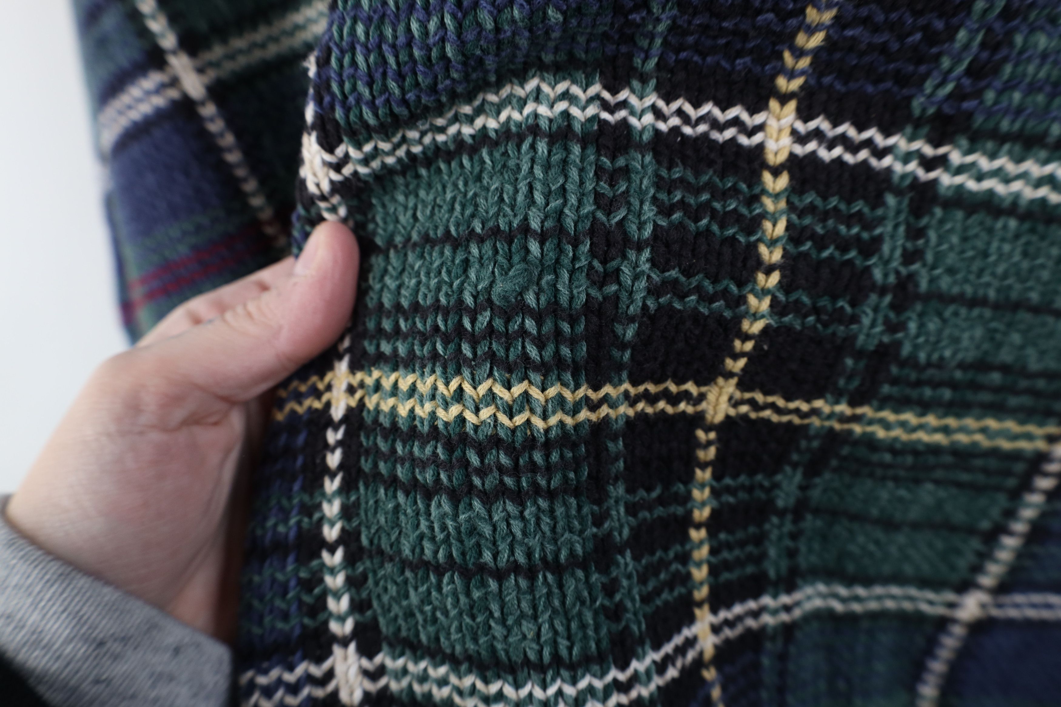 Izod Vintage 90s Izod Cotton Knit Crewneck Sweater Rainbow Plaid Size US L / EU 52-54 / 3 - 4 Thumbnail