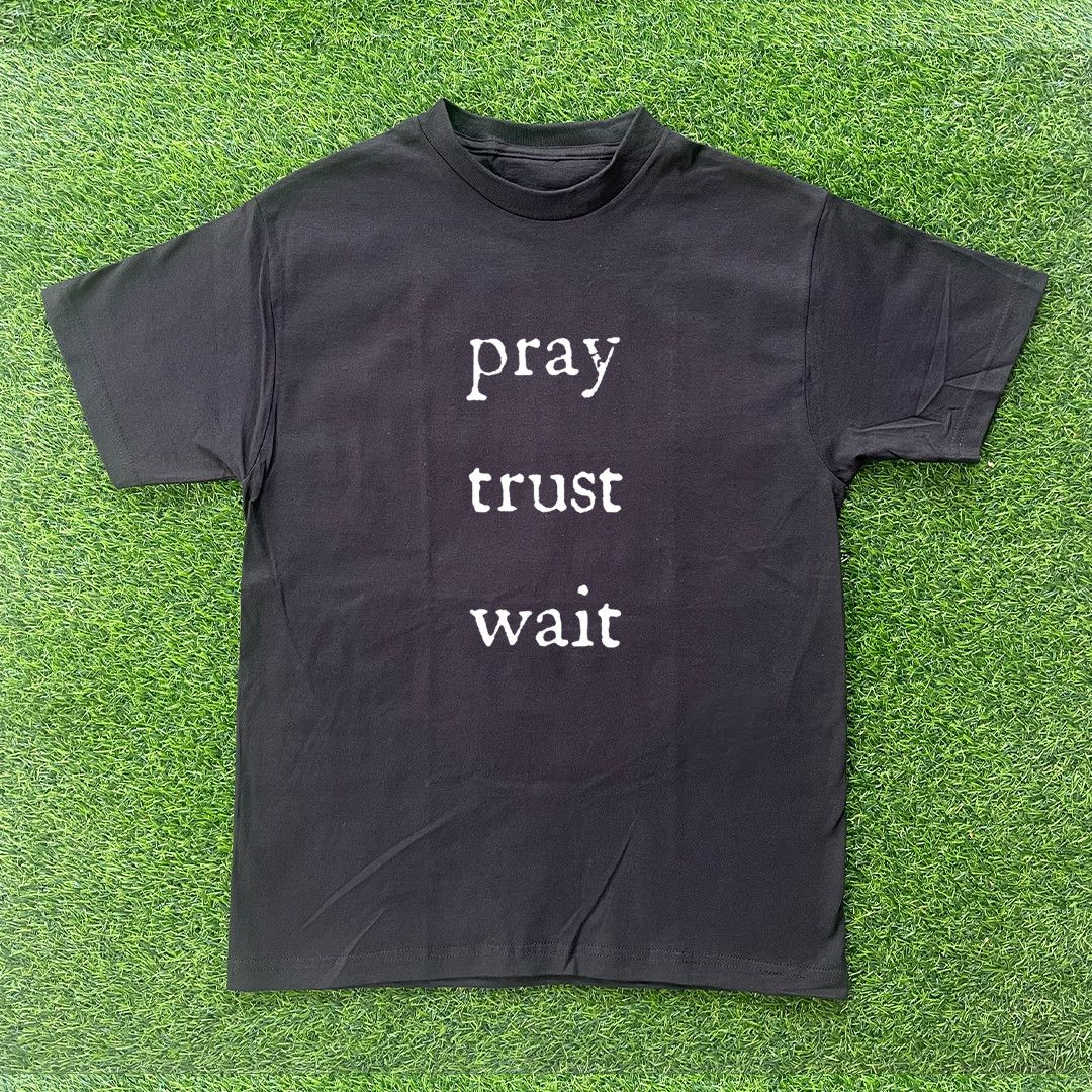 Vintage PRAY TRUST WAIT TSHIRT Size US S / EU 44-46 / 1 - 1 Preview