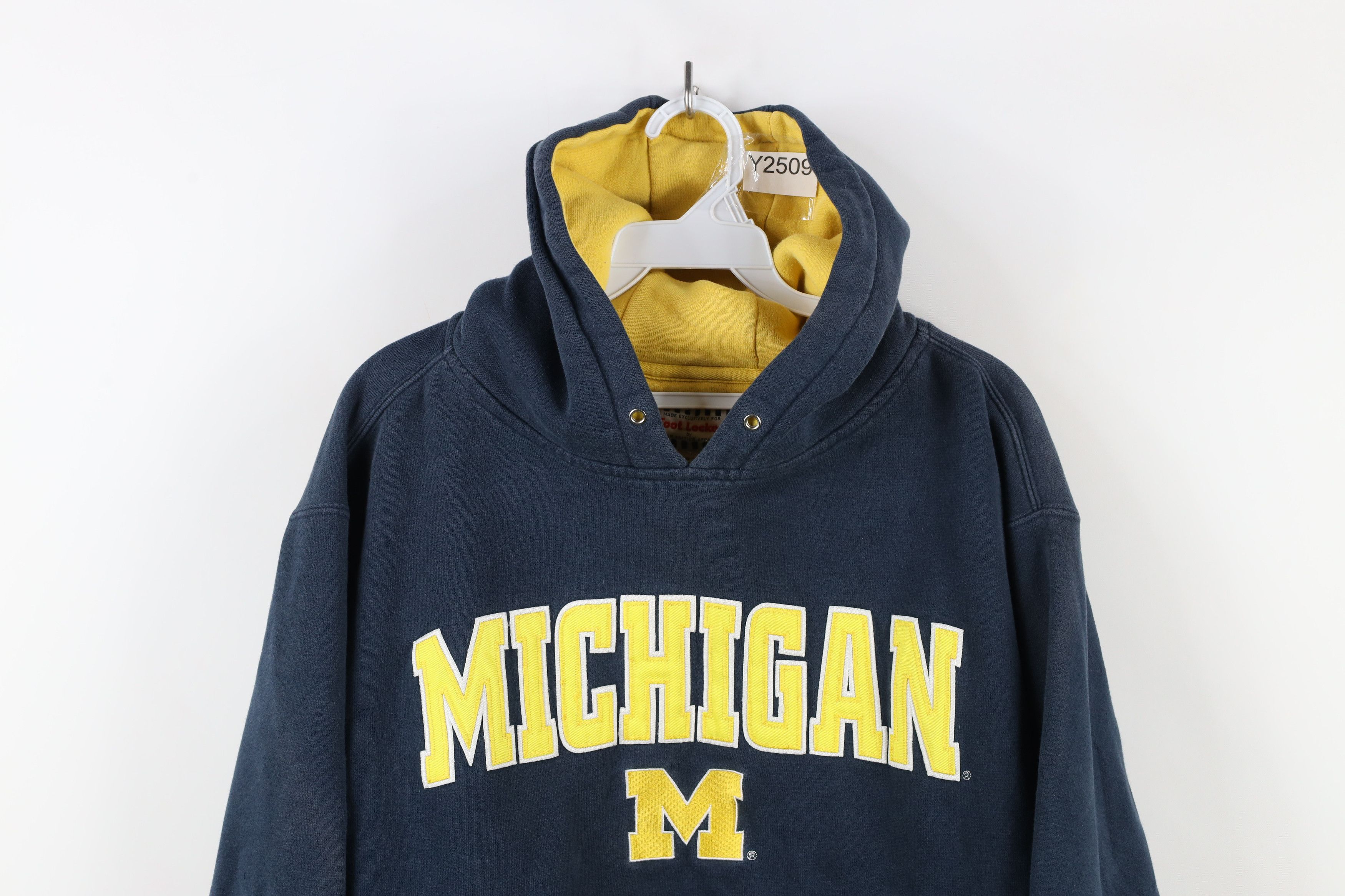 Vintage Vintage 90s University of Michigan Hoodie Sweatshirt Blue Size US L / EU 52-54 / 3 - 2 Thumbnail