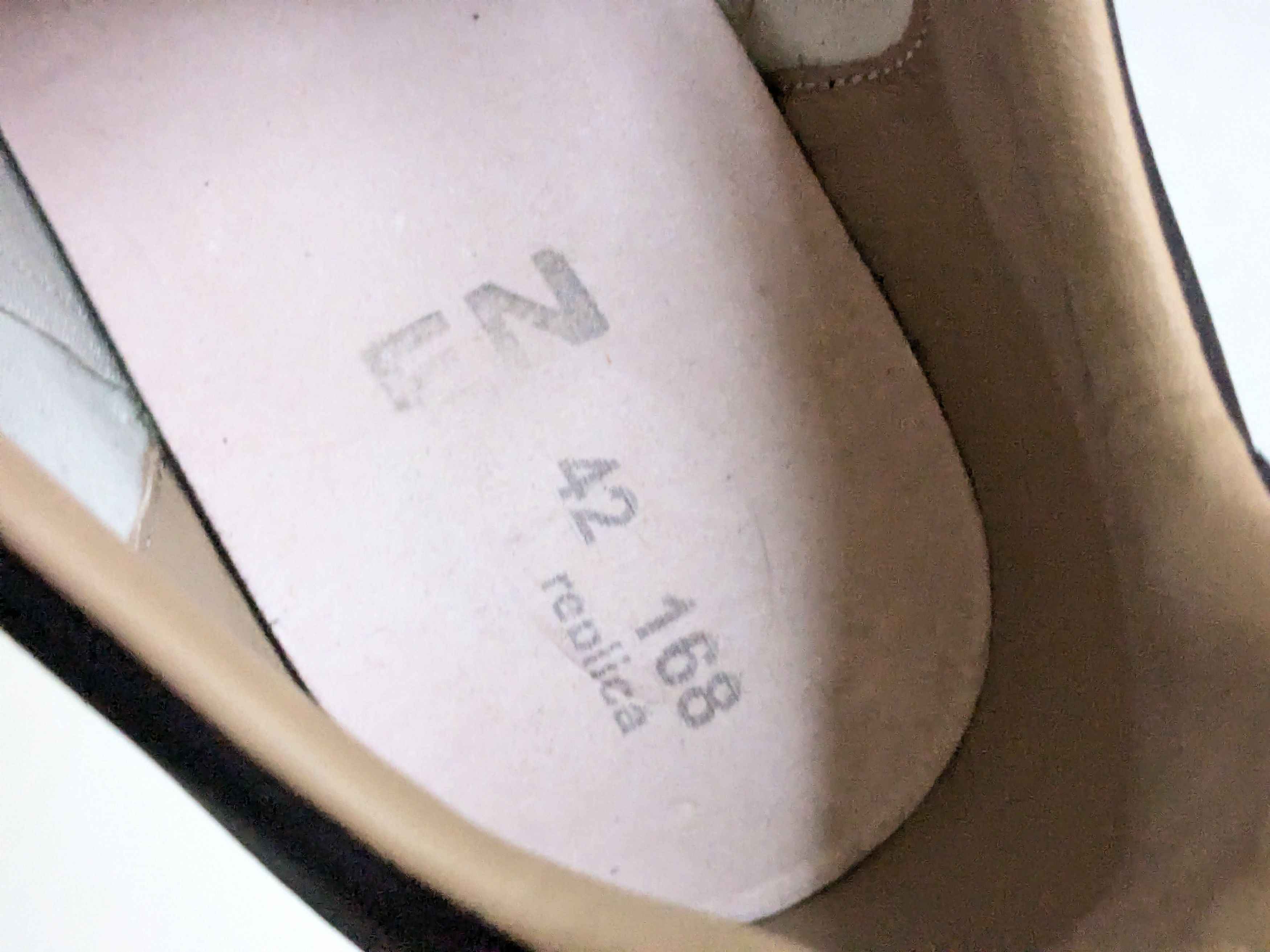 Maison Margiela Maison Margiela GAT Replica Black Paint 9 42 Gum Low Size US 9 / EU 42 - 11 Thumbnail
