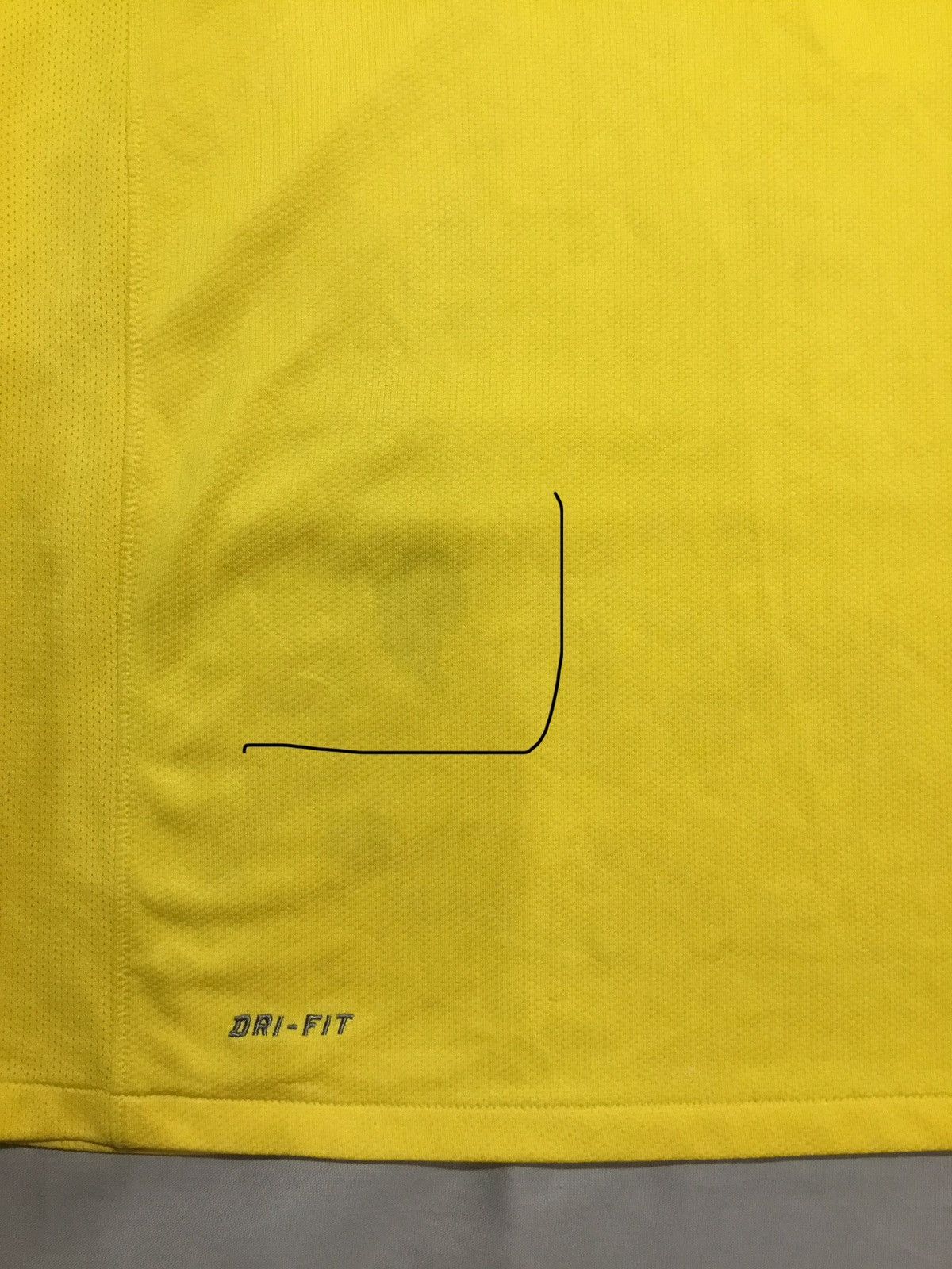 Nike 2010-11 BRAZIL SHIRT L Football Soccer International Teams Size US L / EU 52-54 / 3 - 3 Thumbnail