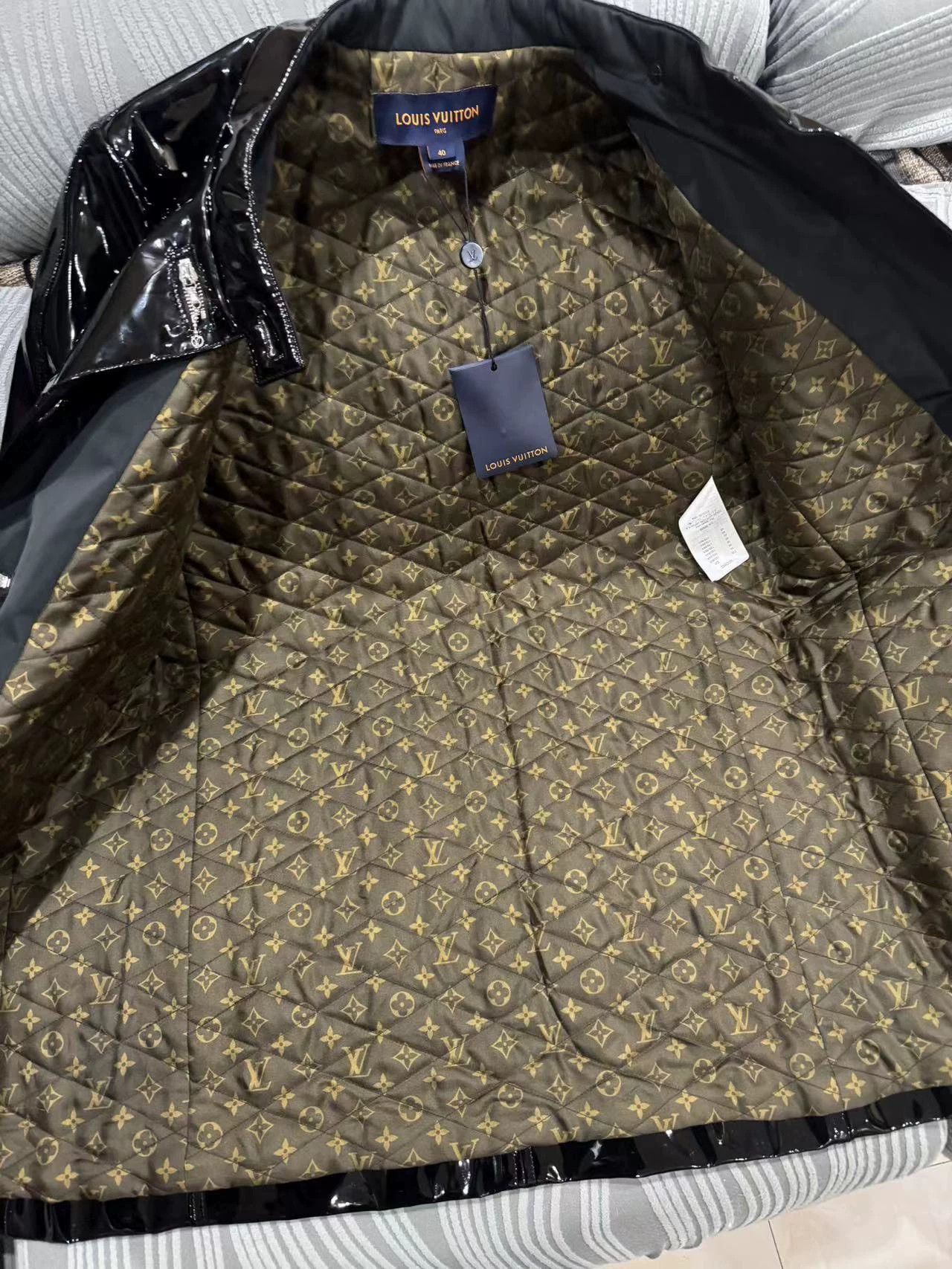 Louis Vuitton Louis Vuitton Runway New Patent Leather Coat Monogram Size M / US 6-8 / IT 42-44 - 2 Thumbnail