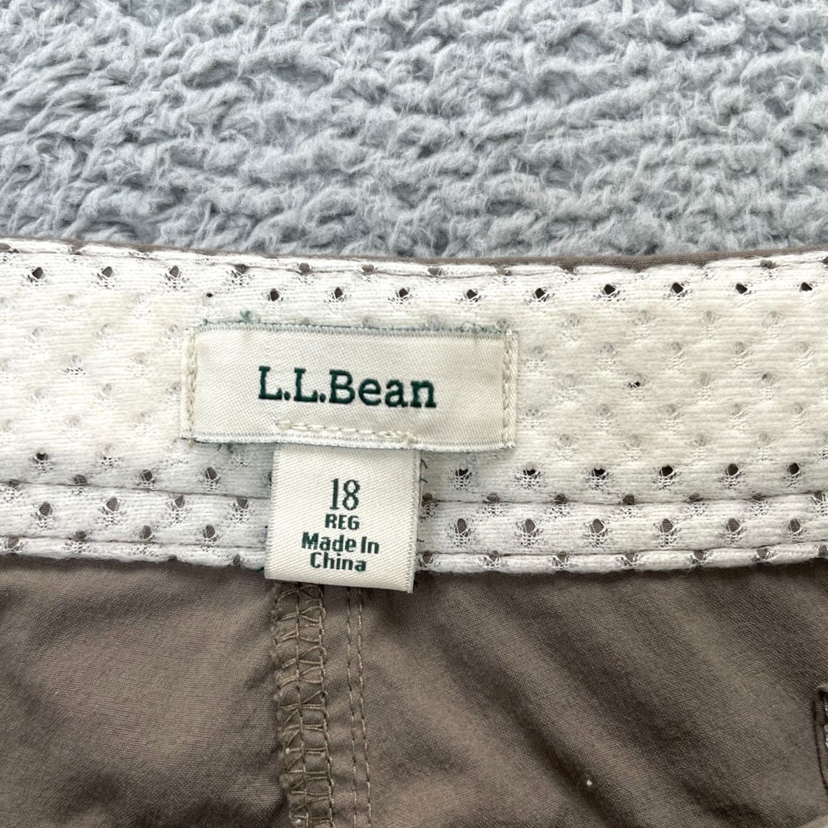 Vintage L.L. Bean Pants Womens Brown Capri Nylon Stretch Hiking Ripstop Mid Rise Size 40" / US 18 - 3 Thumbnail