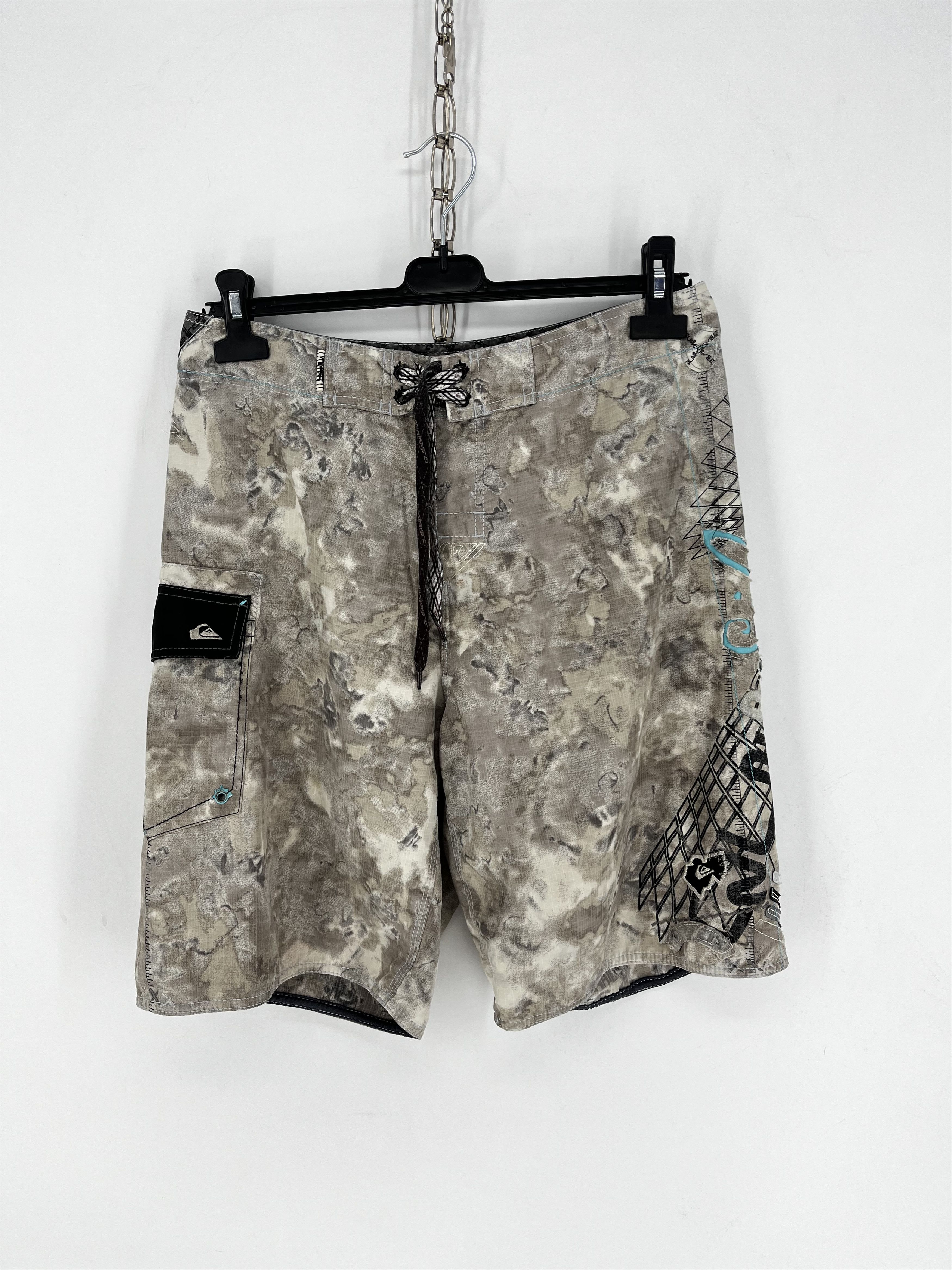 Quicksilver Vintage Quiksilver Shorts Big Logo Y2K Style 90s Surfing Size US 30 / EU 46 - 1 Thumbnail