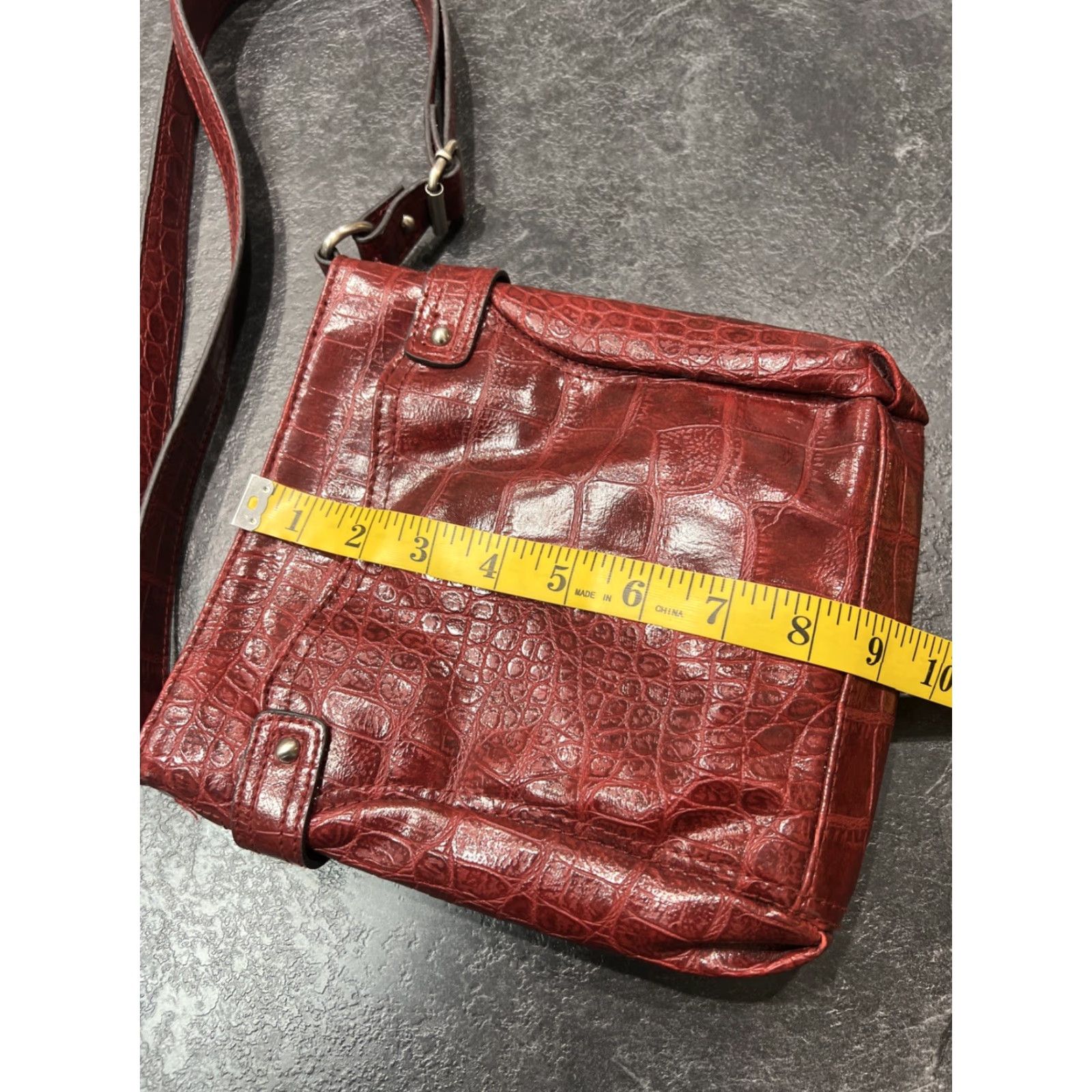 Vintage Bueno Crossbody Bag Women’s Burgundy Red Faux Leather Crocodile Pattern Medium Adjustable Strap Size ONE SIZE - 7 Thumbnail