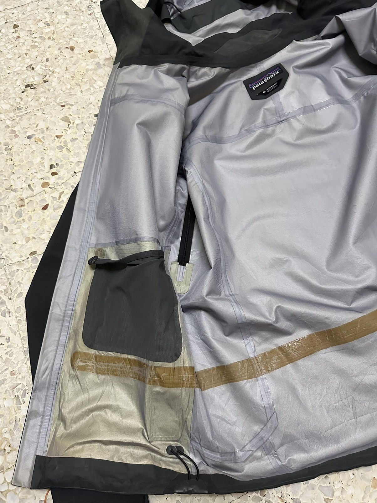 Goretex Patagonia Calcite Goretex WaterProof Jacket Design Size US M / EU 48-50 / 2 - 9 Thumbnail