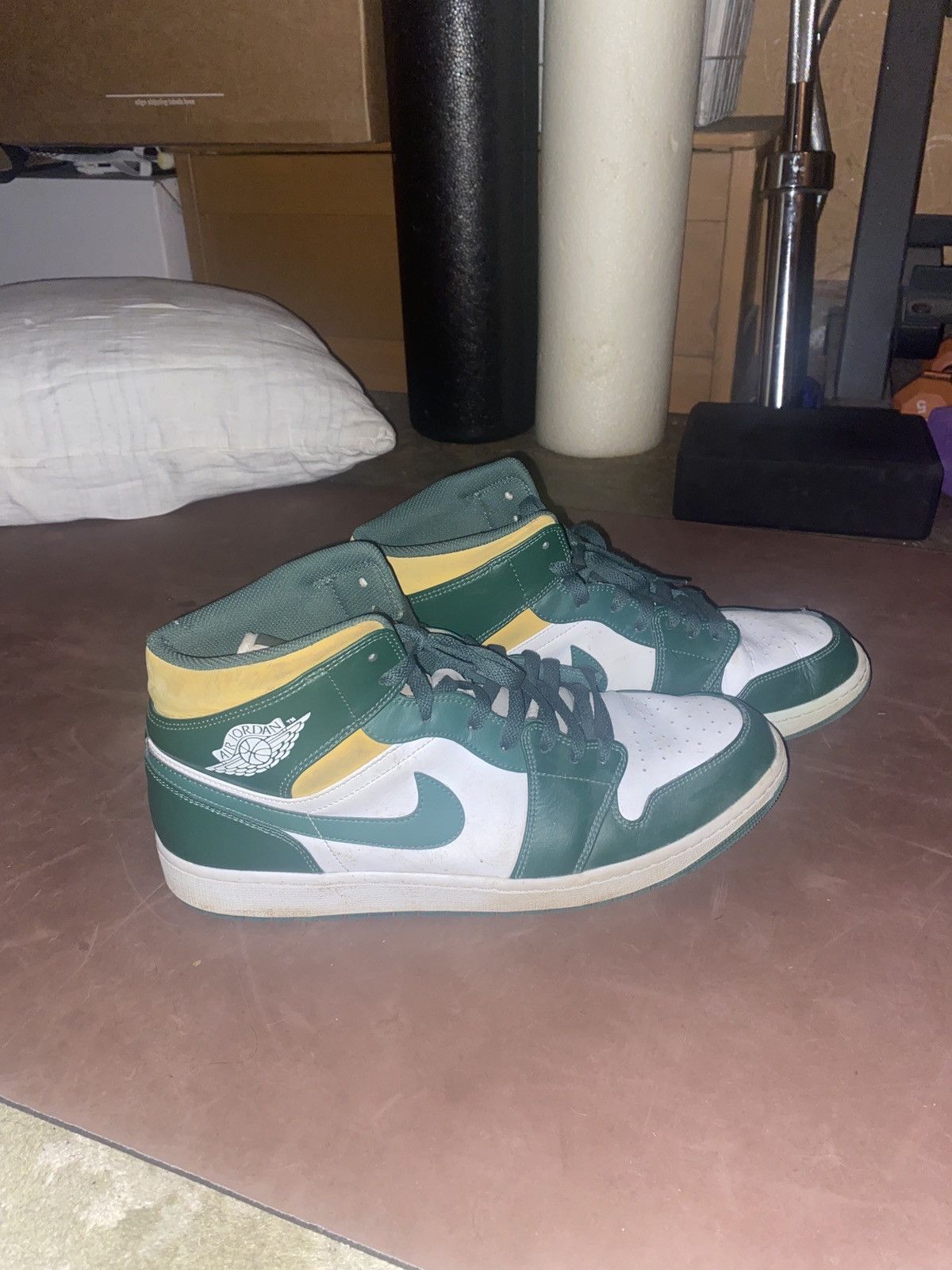 Jordan Brand White and Green Jordan 1 Hightops Size US 14 / EU 47 - 2 Thumbnail
