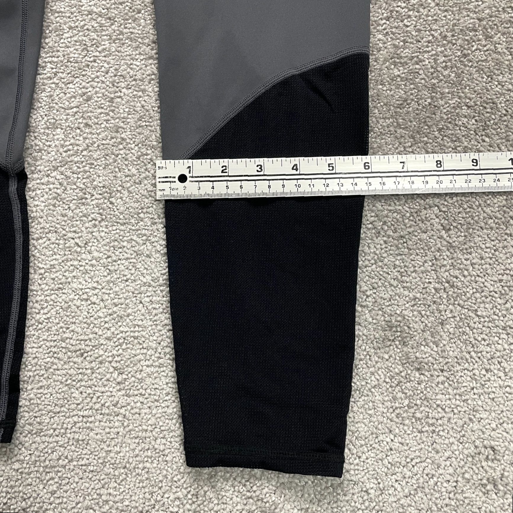 Fabletics Fabletics Leggings Shirt Womens Large Gray Black Flower High Rise Cropped 30x23 Athletic Activewear Size 36" / US 14 / IT 50 - 6 Thumbnail