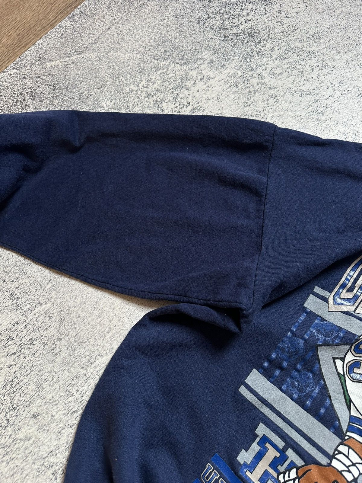 Other Vintage Georgetown Hoyas Taz Sweatshirt 1994 Size US L / EU 52-54 / 3 - 11 Thumbnail
