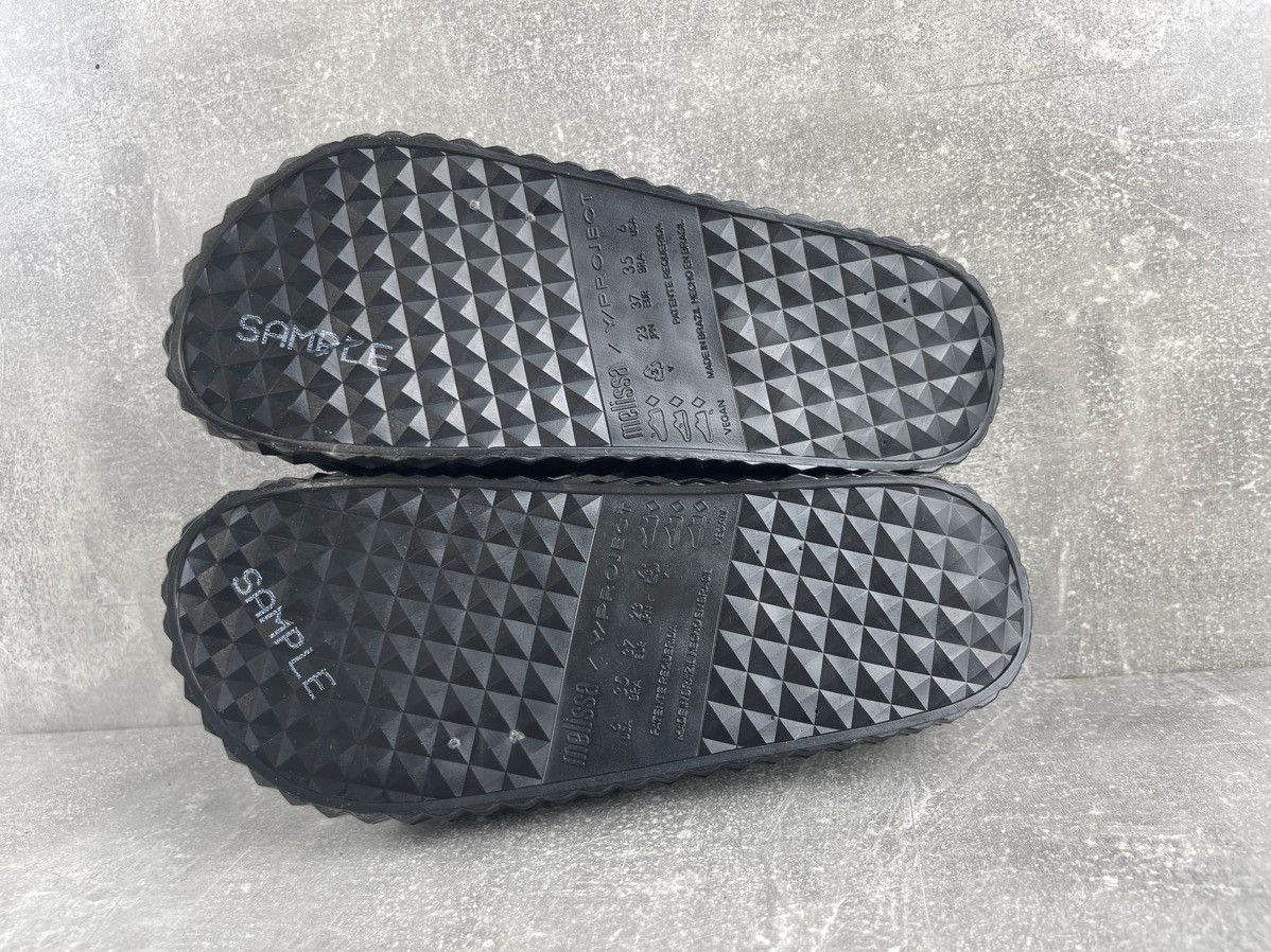 Melissa × Y/Project Melisa Y Project Avant Garde Black Leather Ruber Flip Flop Size US 7 / IT 37 - 7 Thumbnail