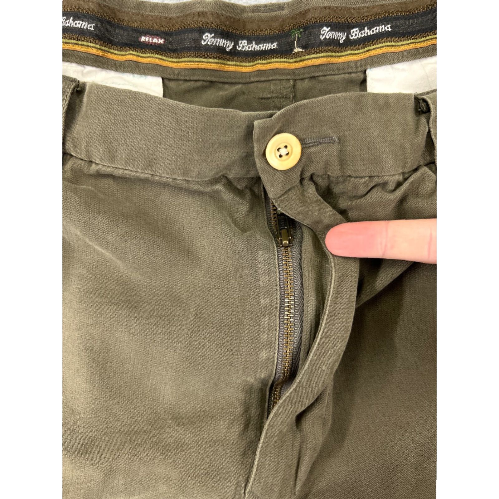 Tommy Bahama Tommy Bahama Shorts Men 35 Green Pleated Bermuda Silk Bermuda Holiday Aloha Beach Mens Size US 35 - 6 Thumbnail