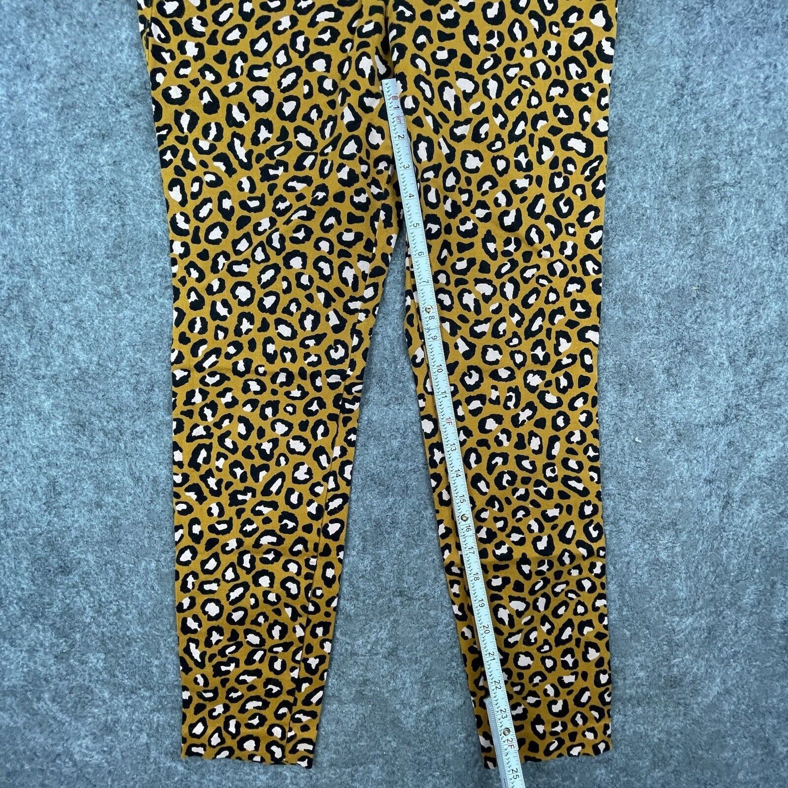Old Navy Old Navy Pixie Pants Women 6 Leopard Cheetah Pink Skinny Y2K Size 28" / US 6 / IT 42 - 4 Thumbnail