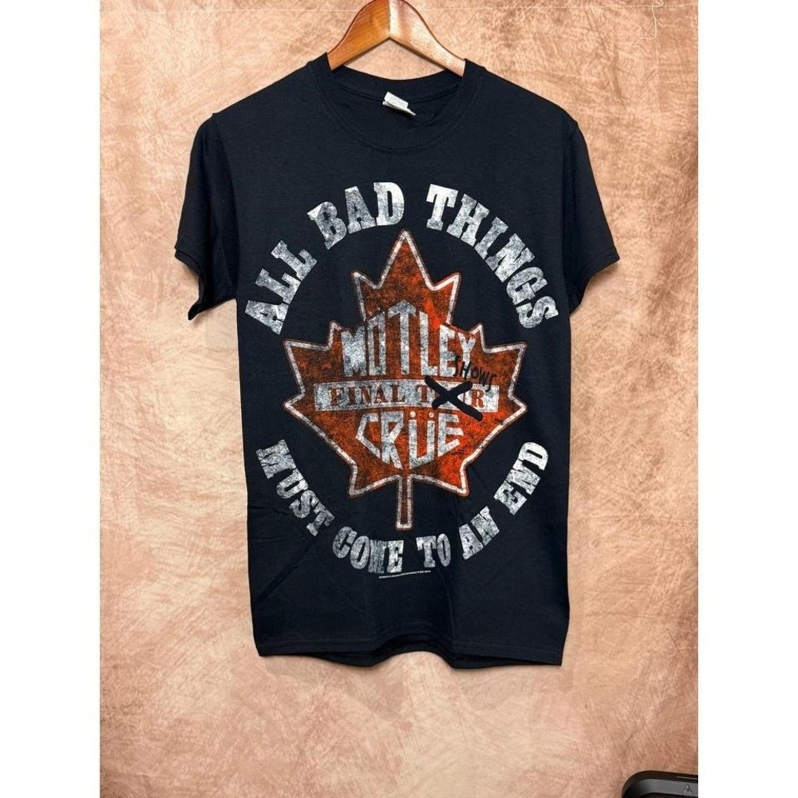 Gildan Motley Crue Final Tour 2015 Canada Tee Size S NWOT Size US S / EU 44-46 / 1 - 2 Thumbnail