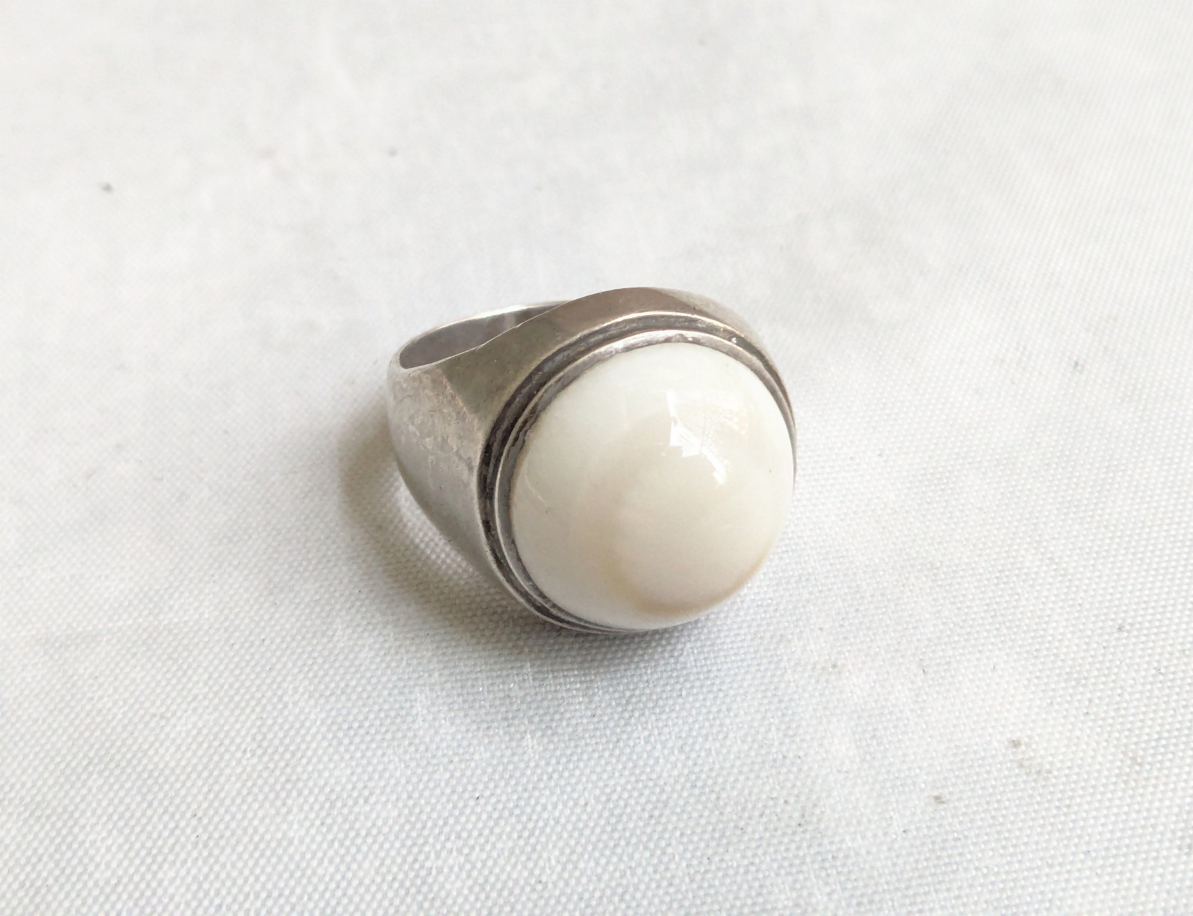 Jewelry Vintage .900 Silver Ring White Agate Round Cabochon 15.5 Size ONE SIZE - 1 Thumbnail