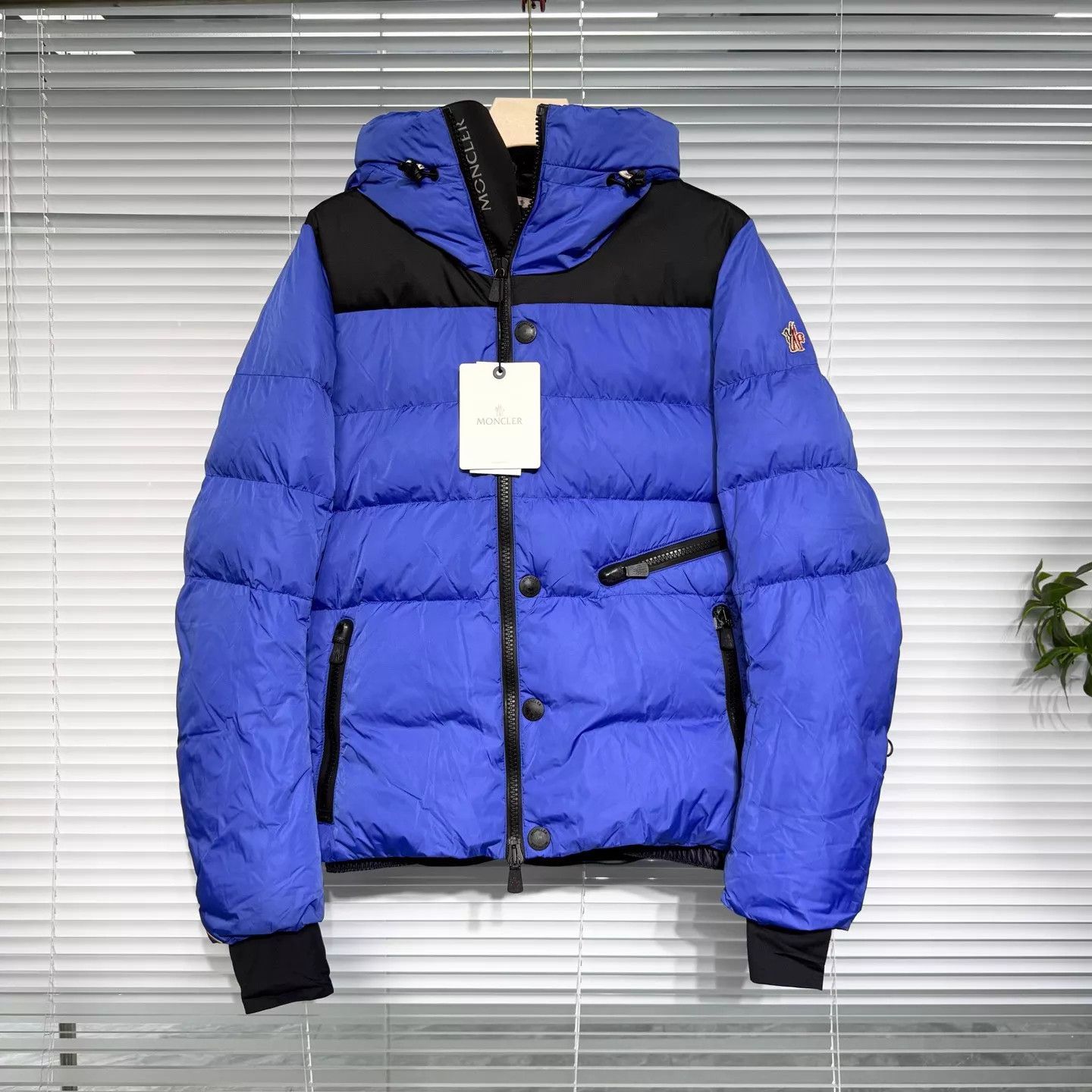 Moncler Moncler Blue Hooded Logo Patch Down Jacket 3 (98 New) Size L / US 10 / IT 46 - 1 Thumbnail
