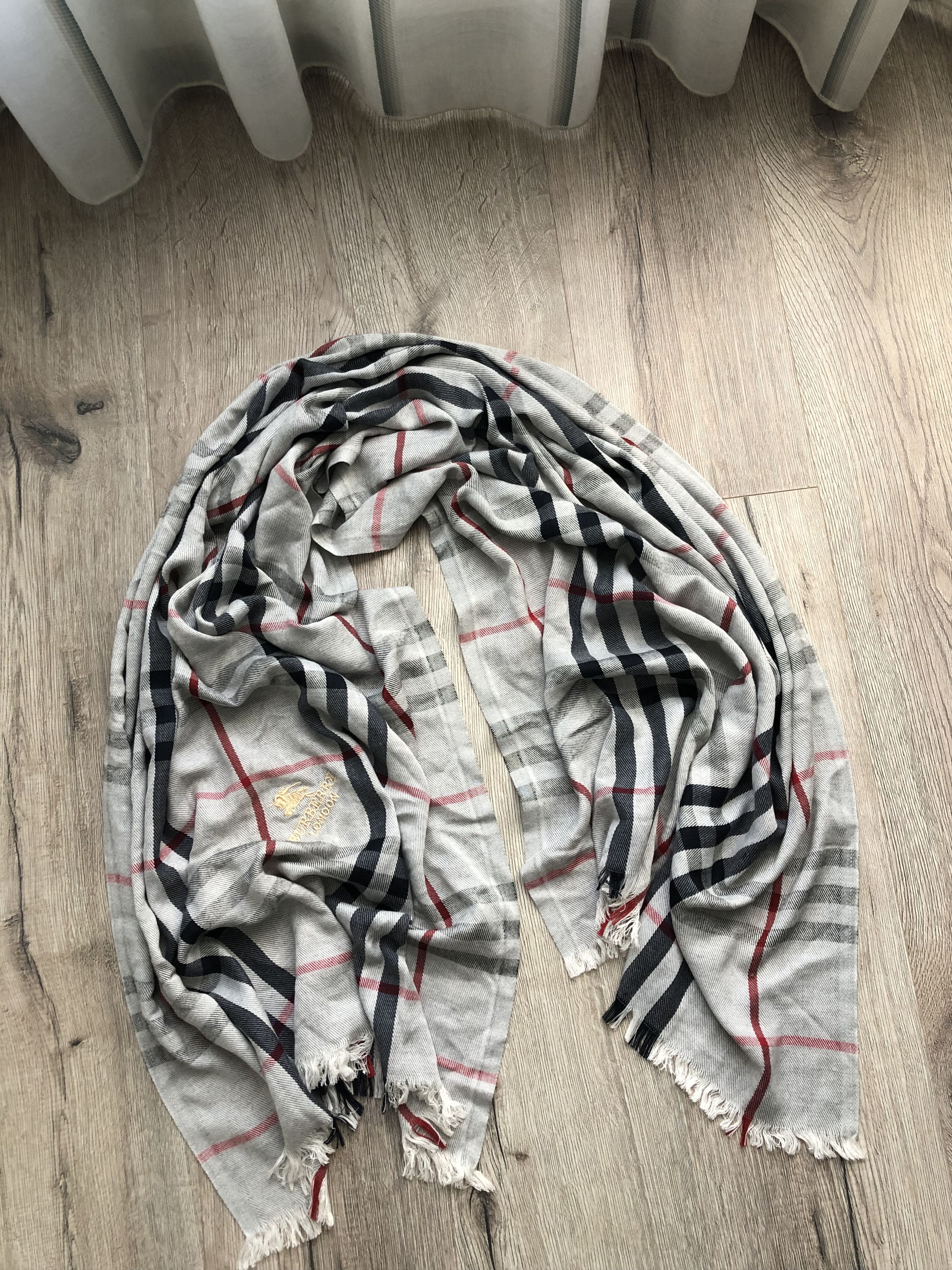 Burberry London Nova Check Grey Scarf Vintage