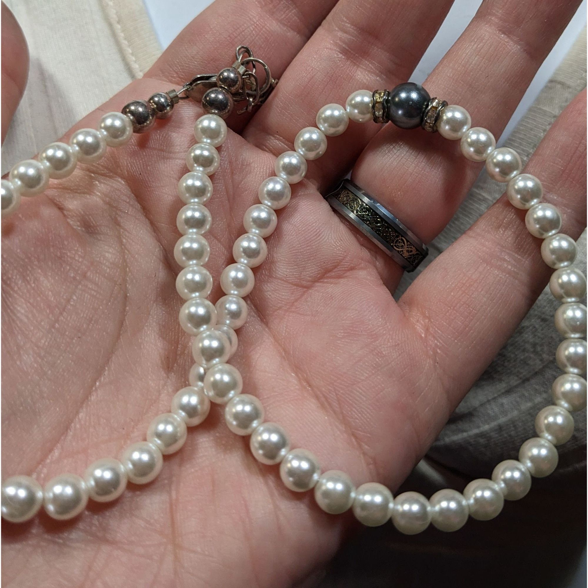 Handmade Elegant Handmade White And Silver Tone Faux Pearl Necklace W Size ONE SIZE - 3 Thumbnail