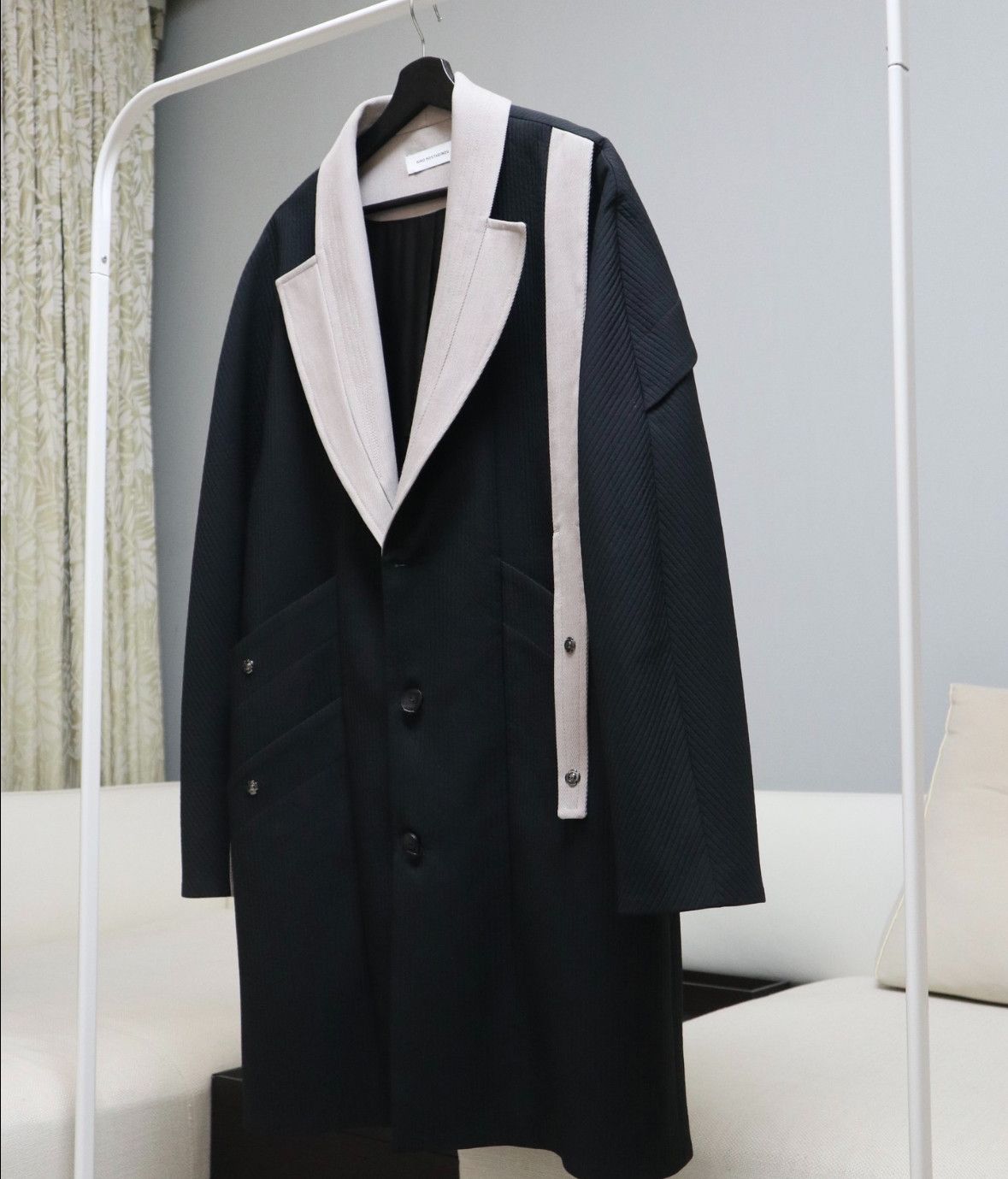 Kiko Kostadinov KIKO KOSTADINOV black-and-white patchwork silhouette coat Size US S / EU 44-46 / 1 - 1 Thumbnail