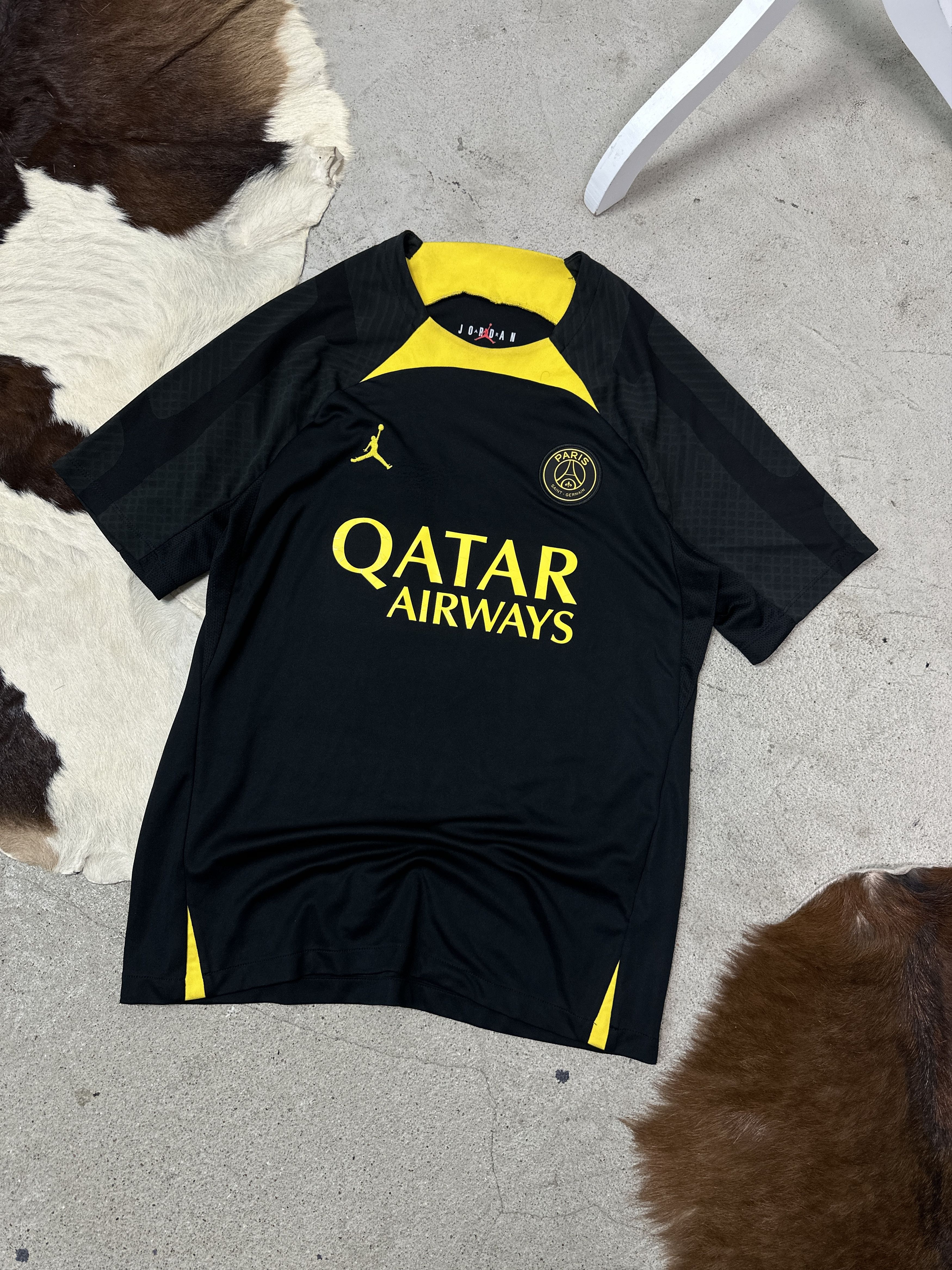 Vintage Vintage Sporty Streetwear Jordan PSG Jersey Y2K Size US M / EU 48-50 / 2 - 1 Thumbnail