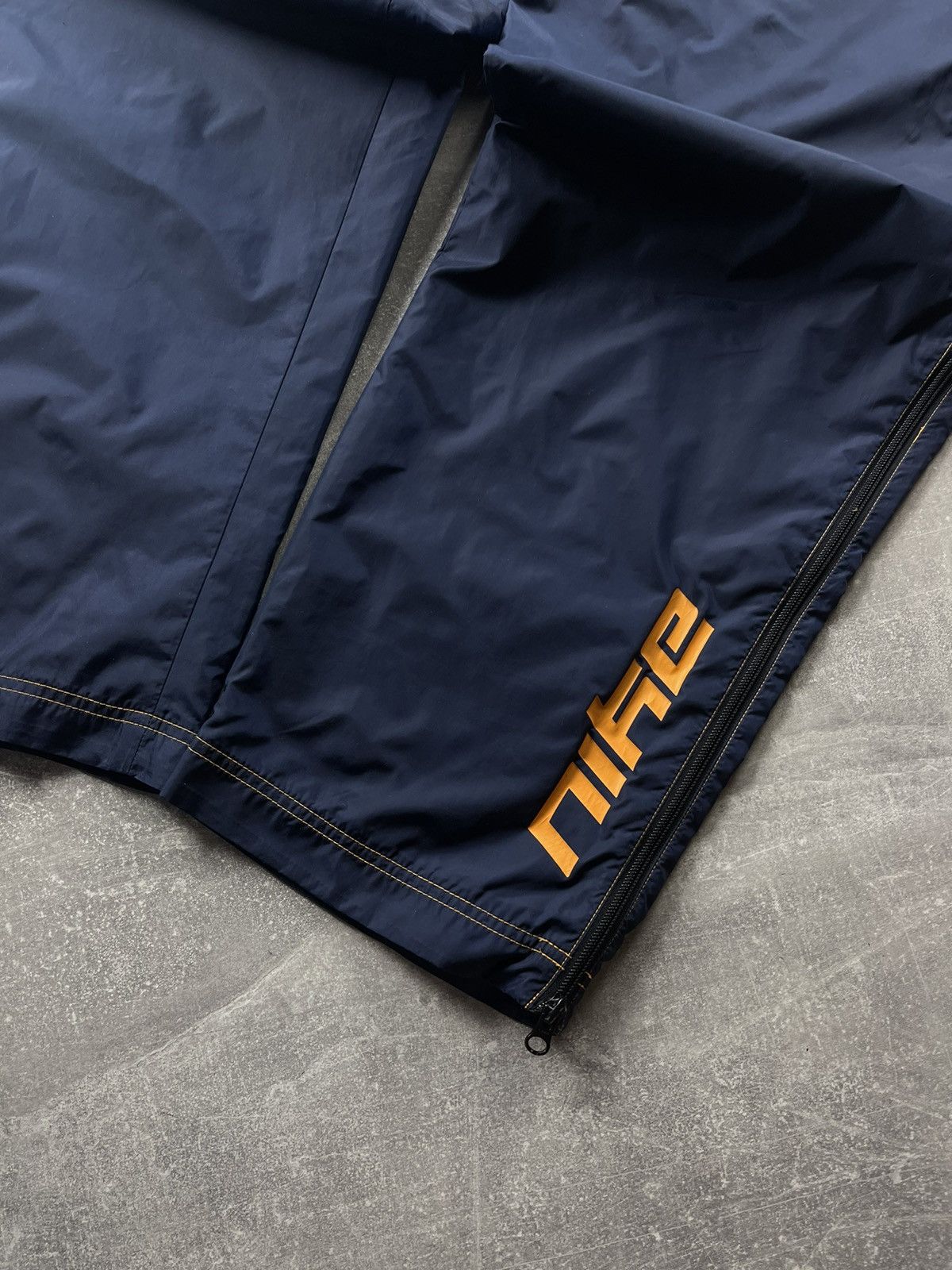 Nike Nike Vintage 2000s Track Pants Navy Blue Full Zip Open Size US 34 / EU 50 - 4 Thumbnail