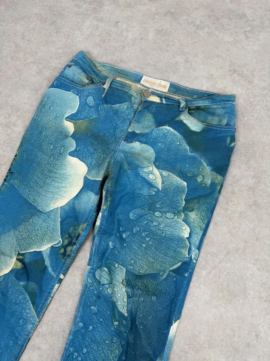 Roberto Cavalli 2000s Roberto Cavalli Blue Wet Leaves Print Pants Size 26" / US 2 / IT 38 - 10 Thumbnail