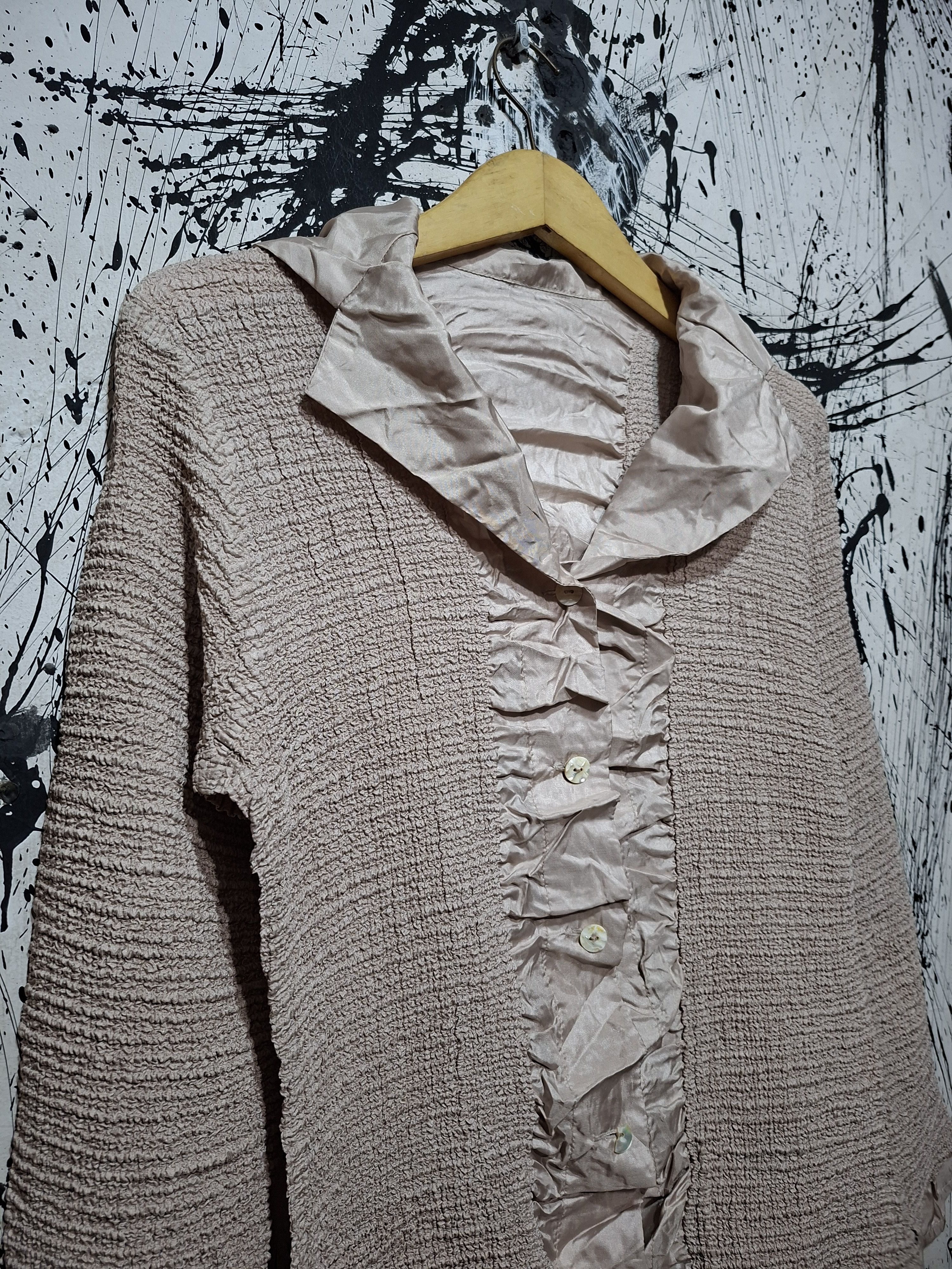 Issey Miyake YOSHIKI HISHINUMA SHRINK PLEATED BUTTON UP SHIRT Size M / US 6-8 / IT 42-44 - 2 Thumbnail