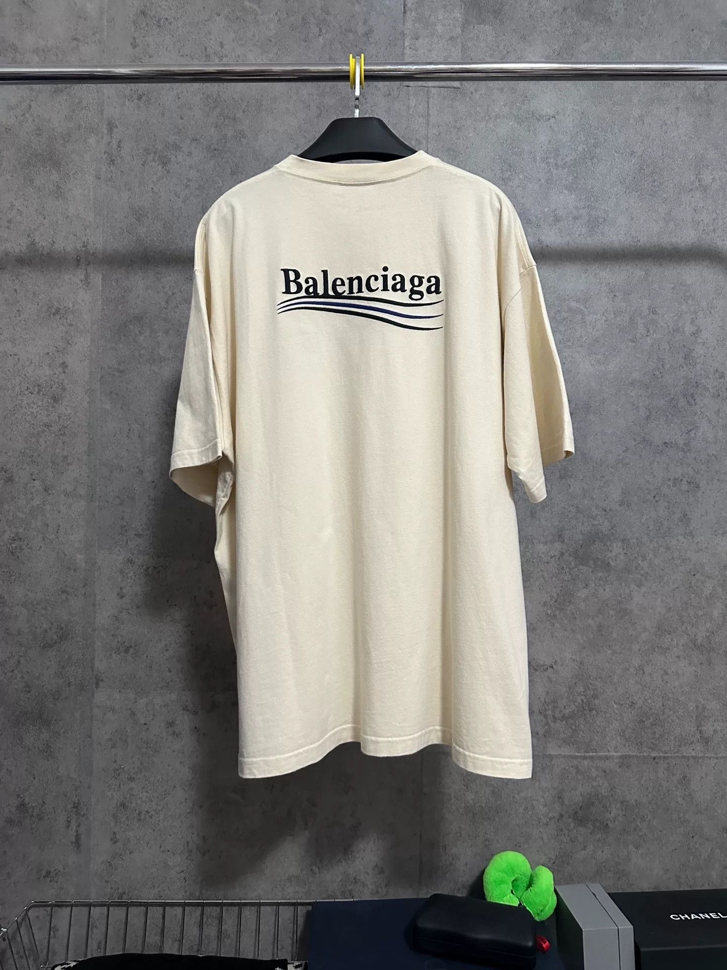 Balenciaga Balenciaga Coke Wave Logo Short-Sleeve T-Shirt Size US XL / EU 56 / 4 - 4 Thumbnail