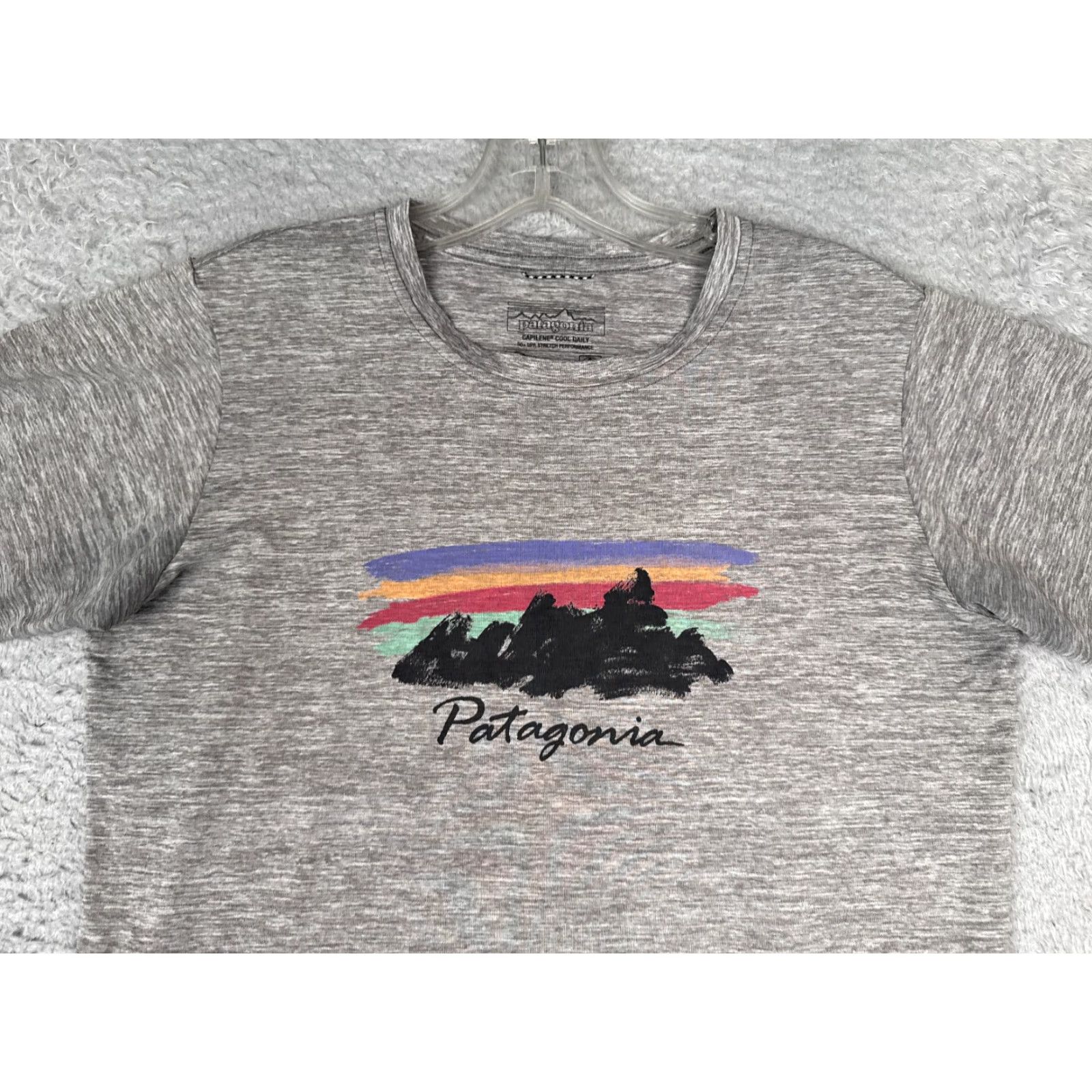 Patagonia Patagonia Shirt Women Small Gray Crew Neck Short Sleeve Cotton Fitz Roy Shirt Size S / US 4 / IT 40 - 4 Thumbnail