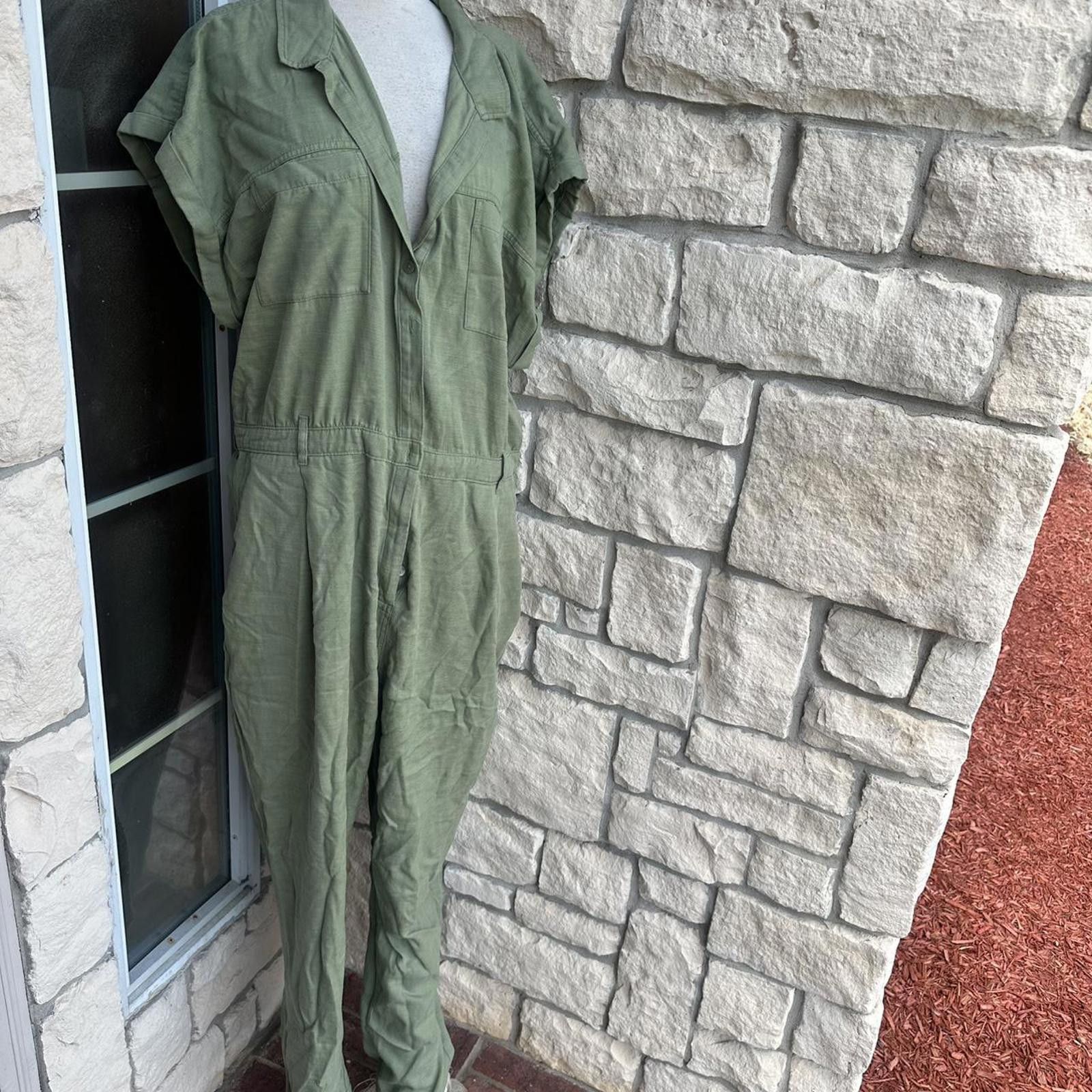 Abercrombie & Fitch Abercrombie & Fitch Women's Green and Khaki Playsuit-romper Size 40" / US 18 - 1 Thumbnail