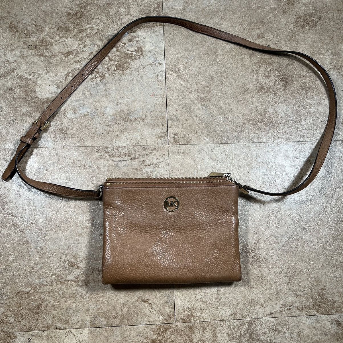 Michael Kors michael kors tan leather crossbody handbag purse Size ONE SIZE - 1 Thumbnail