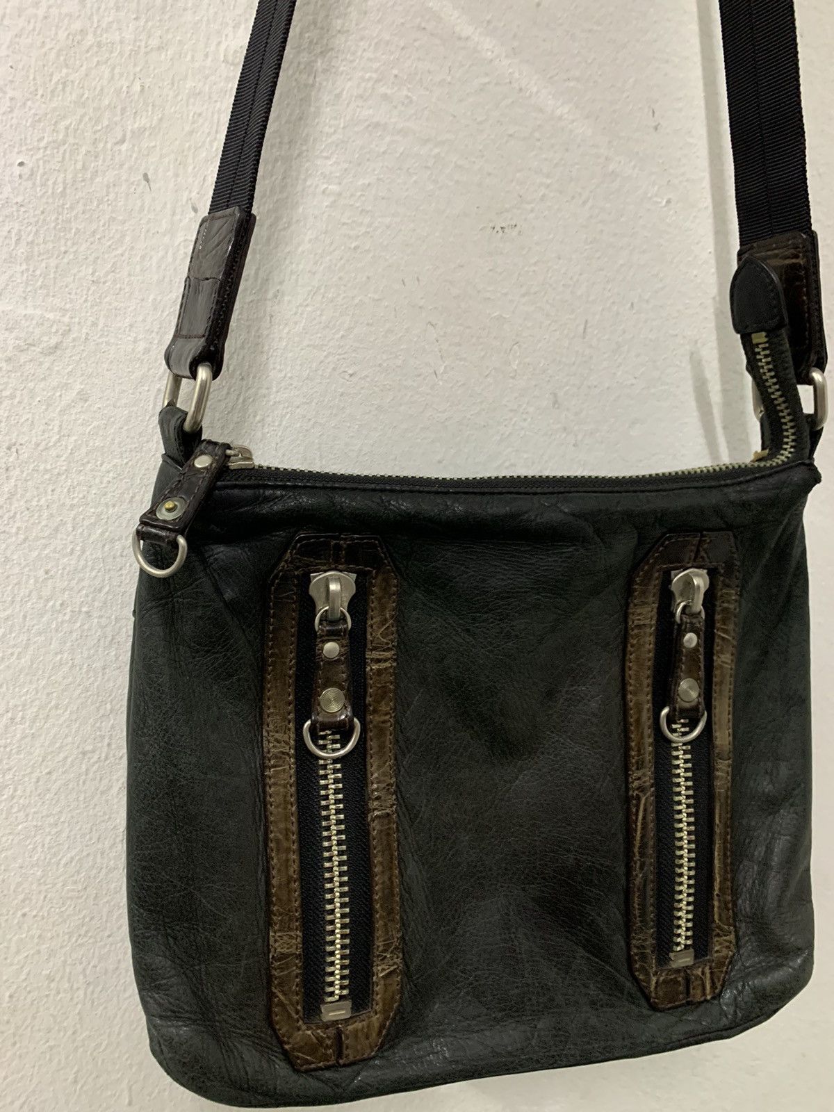 Japanese Brand Leather Sling Bag Liore Size ONE SIZE - 3 Thumbnail