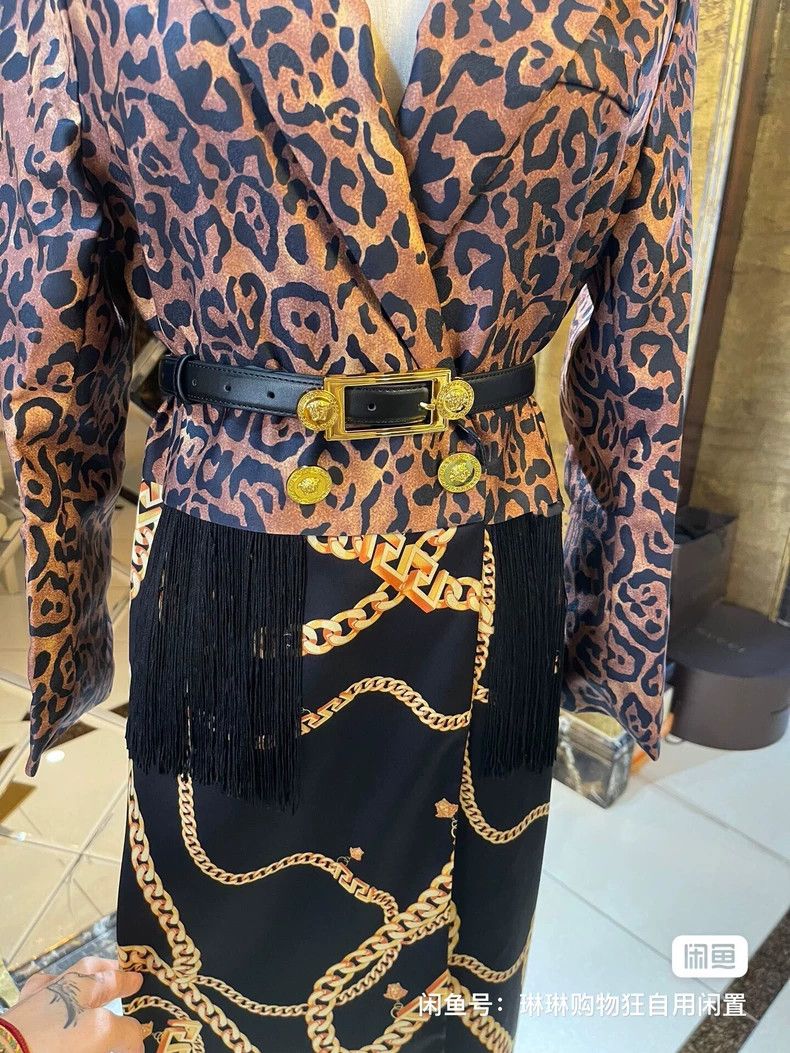 Versace Versace Three-dimensional rhinestone pagoda shoulder shrug Size M / US 6-8 / IT 42-44 - 4 Thumbnail