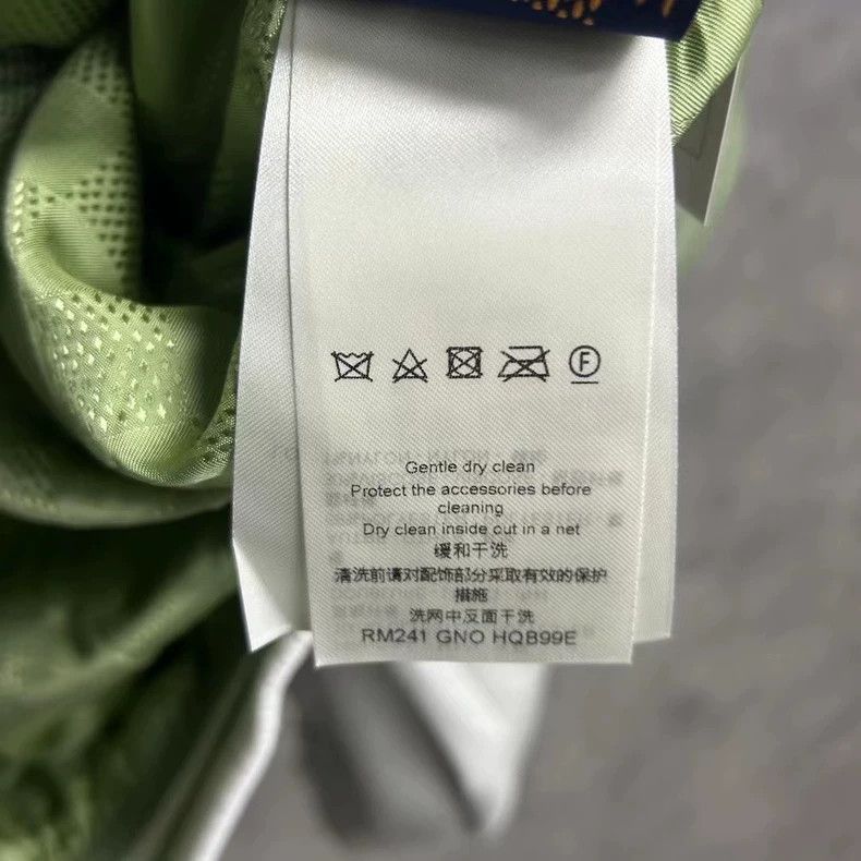 Louis Vuitton Louis Vuitton 24 new white and green embroidered mosaic dra Size US S / EU 44-46 / 1 - 7 Thumbnail