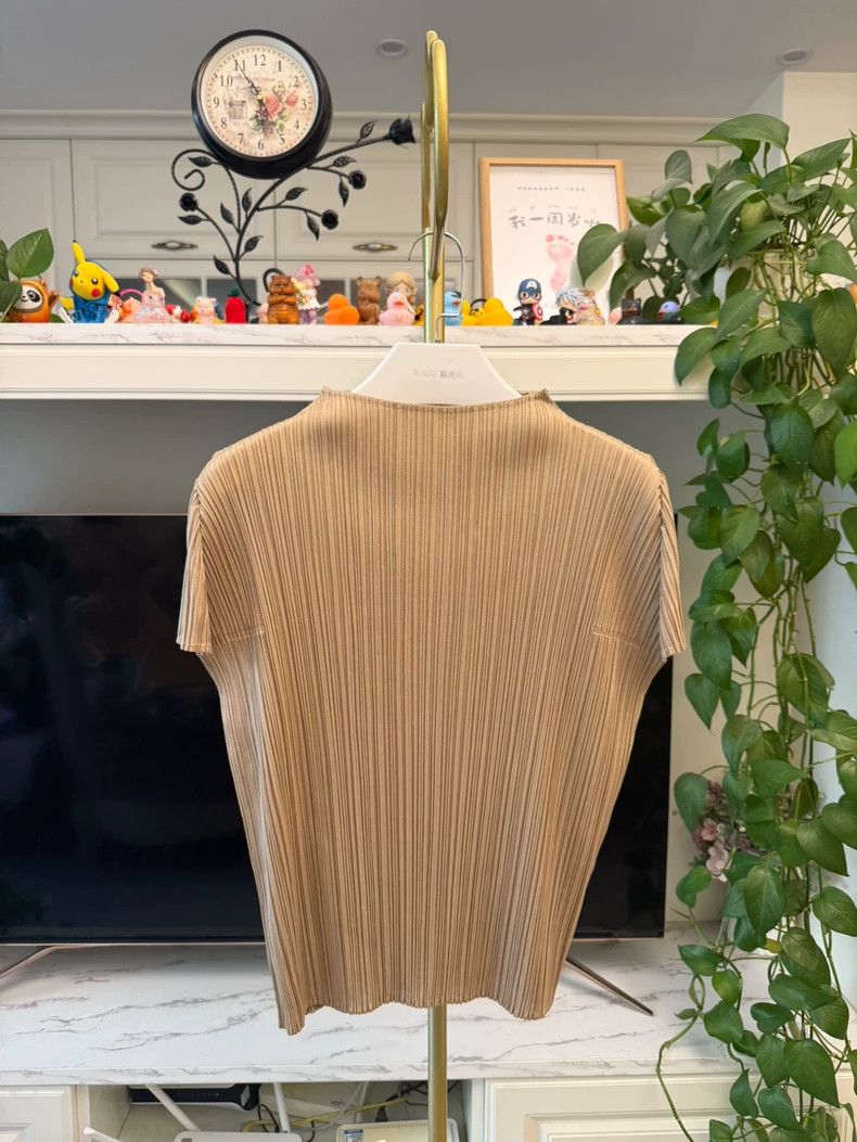 Issey Miyake Issey Miyake size:3 Golden pleated short-sleeved shirt Size XS / US 0-2 / IT 36-38 - 1 Thumbnail
