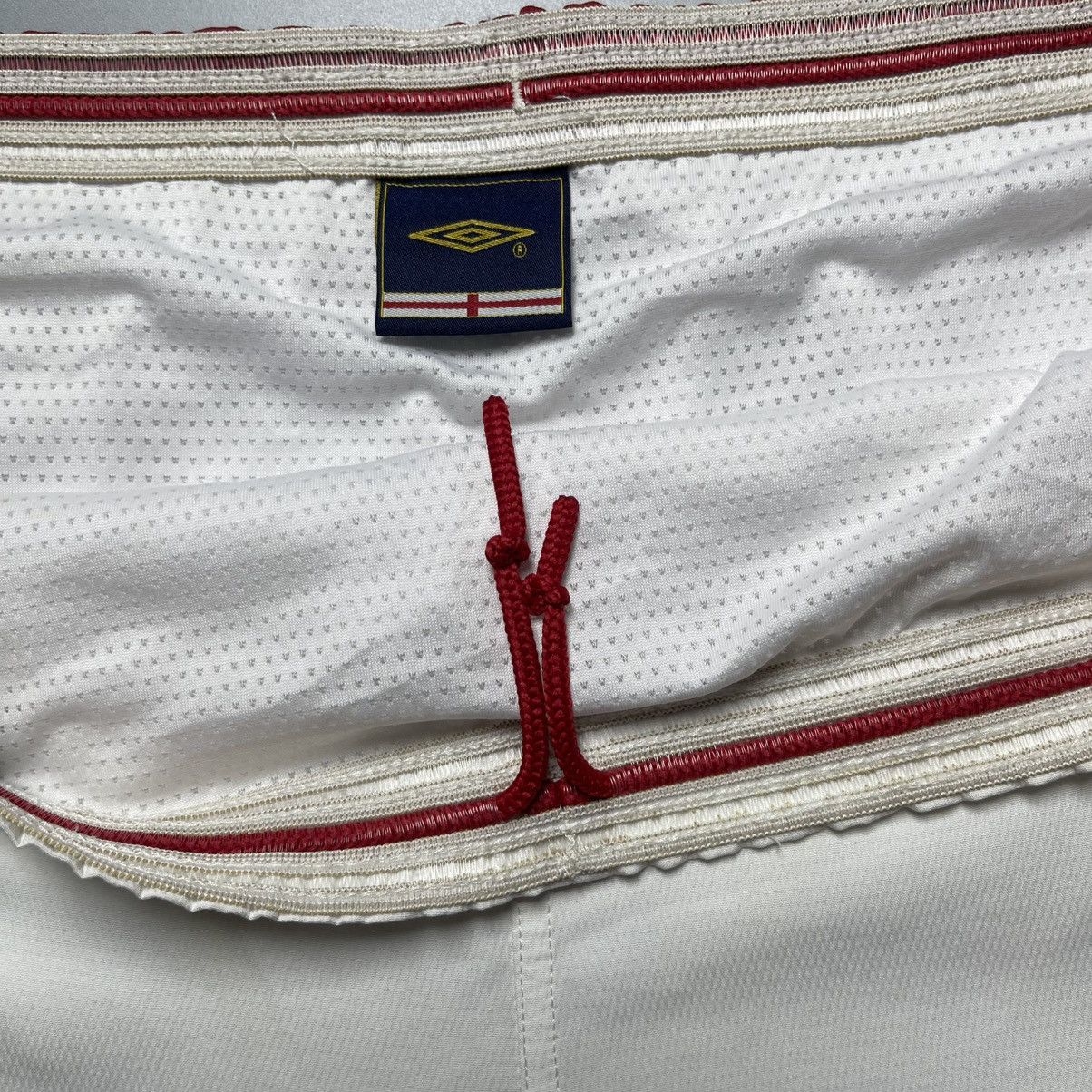 Umbro ENGLAND UMBRO 2006 WORLD CUP FOOTBALL AWAY SHORTS #8 LAMPARD Size US 34 / EU 50 - 5 Thumbnail