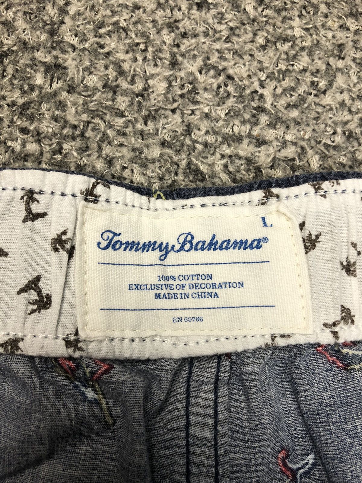 Tommy Bahama × Vintage Tommy Bahama Fullprinted Shortpants Size US 37 - 12 Thumbnail