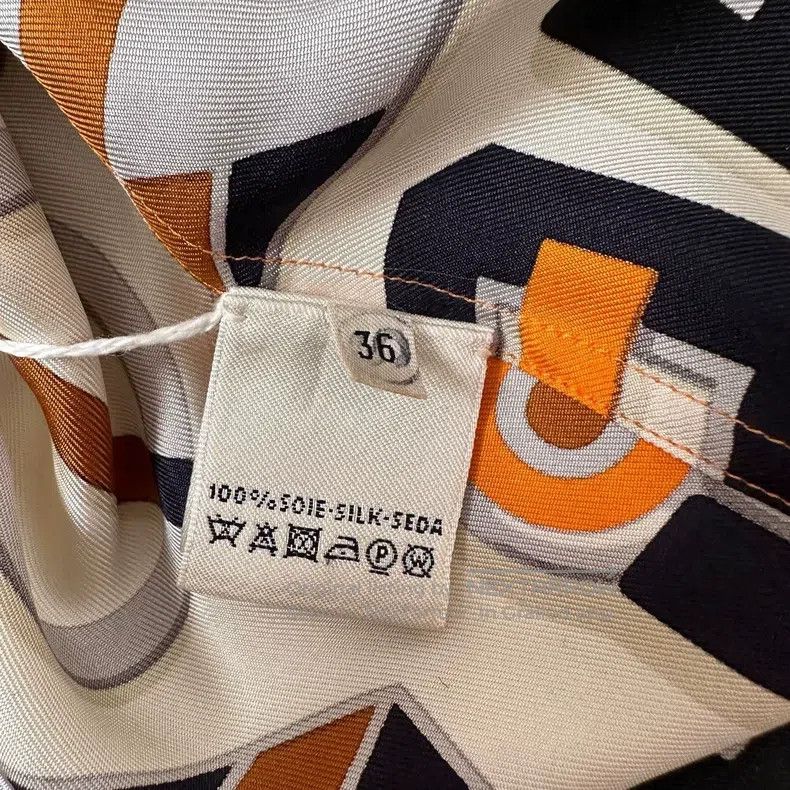 Hermes Hermes Classic Orange Totem Element Mulberry Silk Long Sle Size XS / US 0-2 / IT 36-38 - 5 Thumbnail