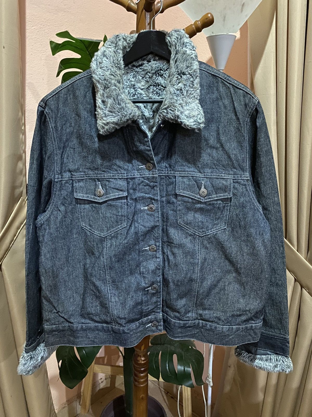 Japanese Brand Vintage Queen Valman Denim Jacket with Faux Fur Lining Size US L / EU 52-54 / 3 - 1 Thumbnail