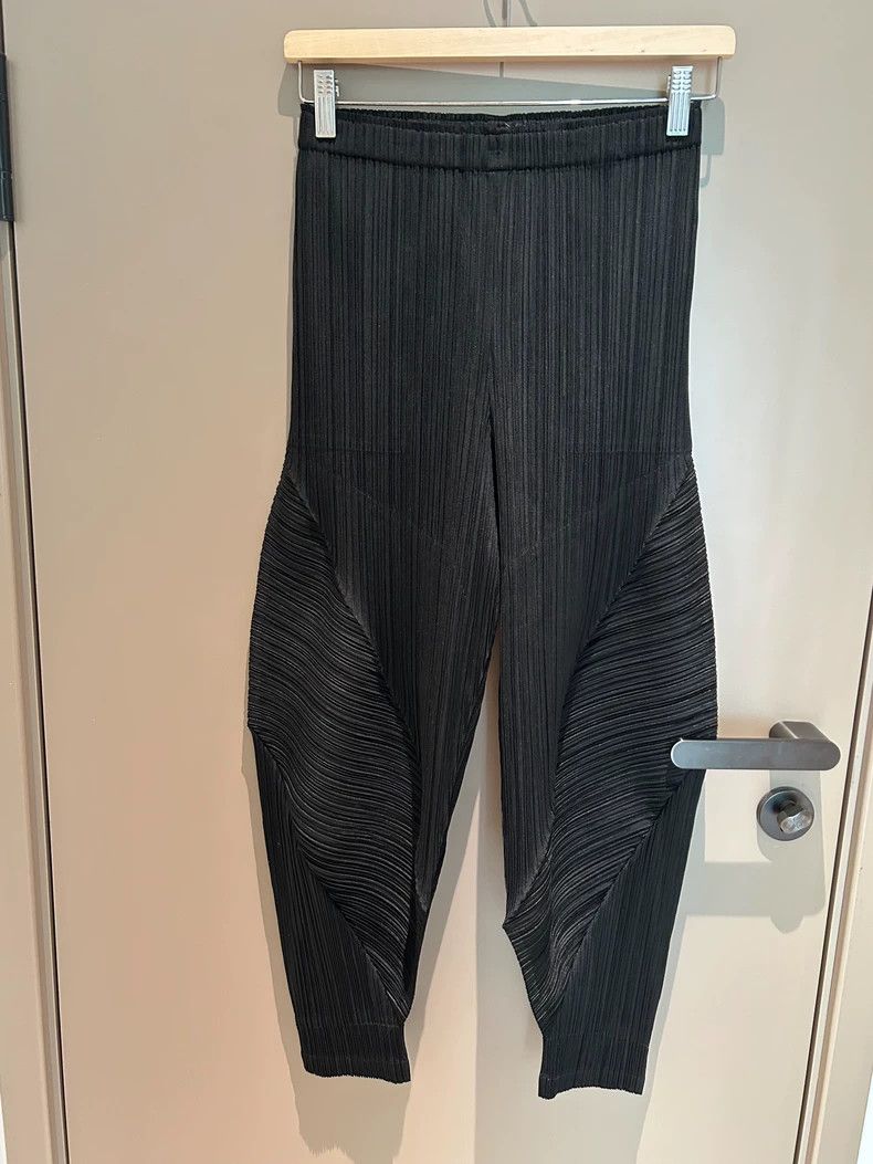 Issey Miyake Issey Miyake size:3 Black irregular-shaped twisted pants Size 22" - 1 Thumbnail